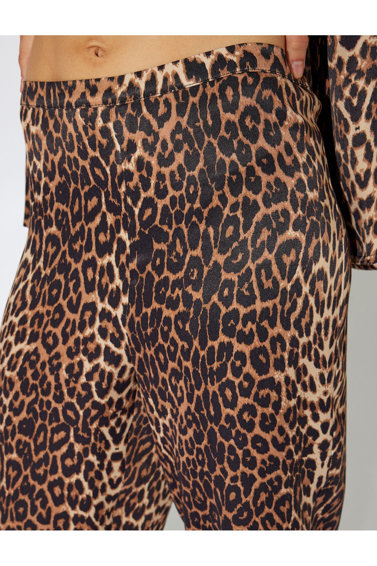 Koton-Zeynep Cushioned Leopard Patterned Viscose Pajama Bottom - Loose Fit 5