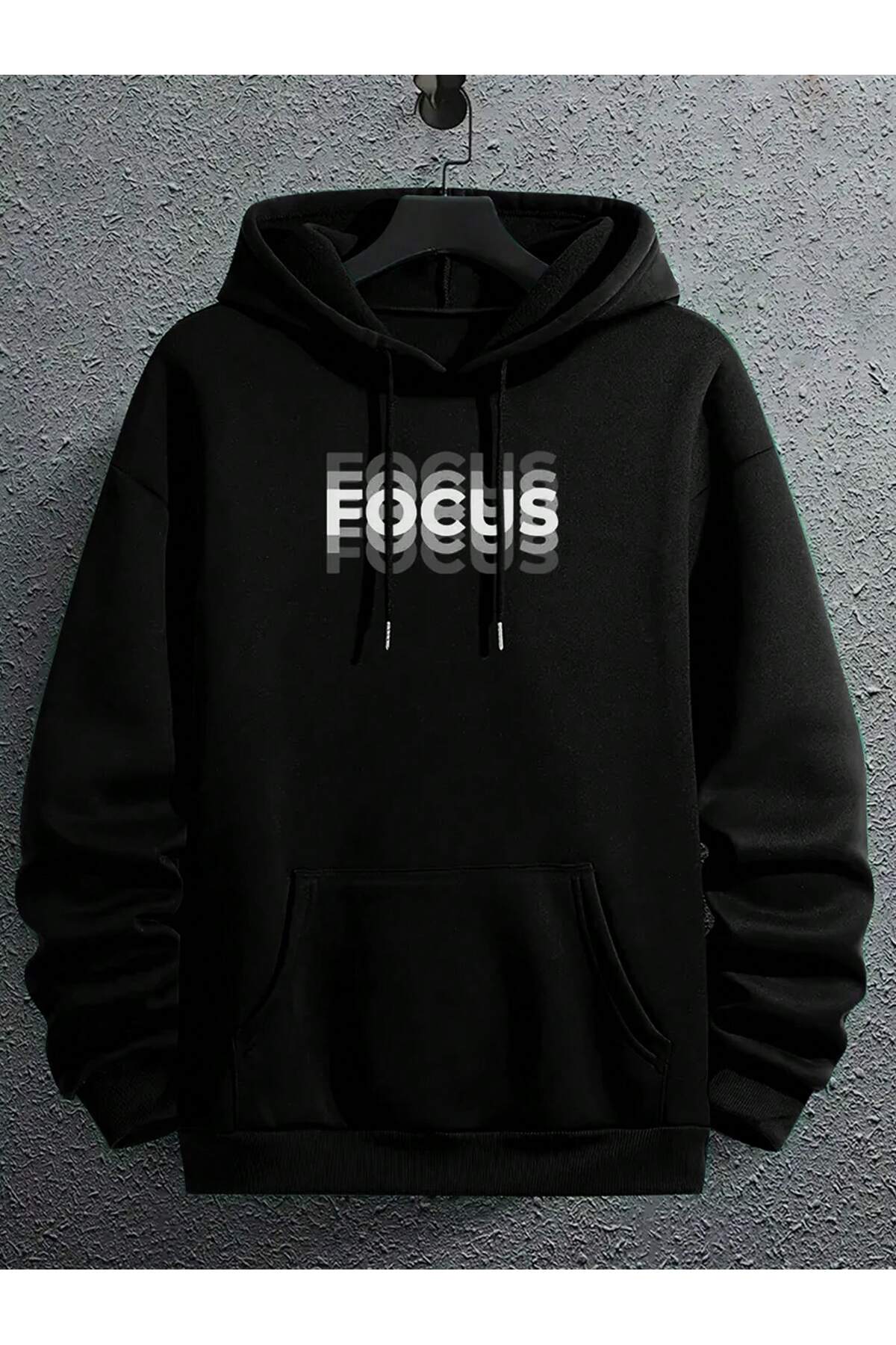 هودي أوفرواتش أسود بطبعة 'تركيز' الأمامية