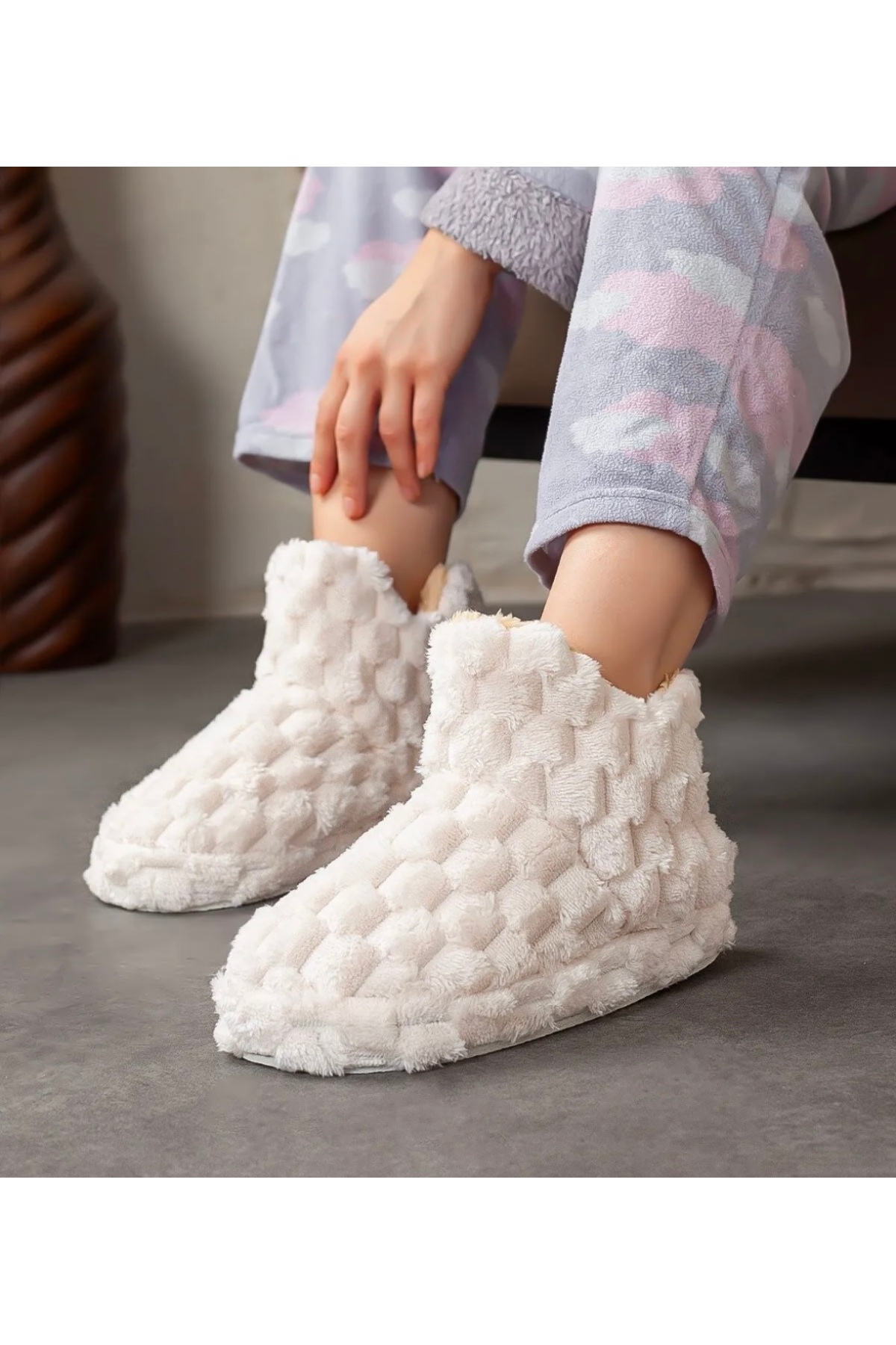 MODA kadın krem- taba peluş pofuduk kaydırmaz taban ses yapmaz ev botu panduf