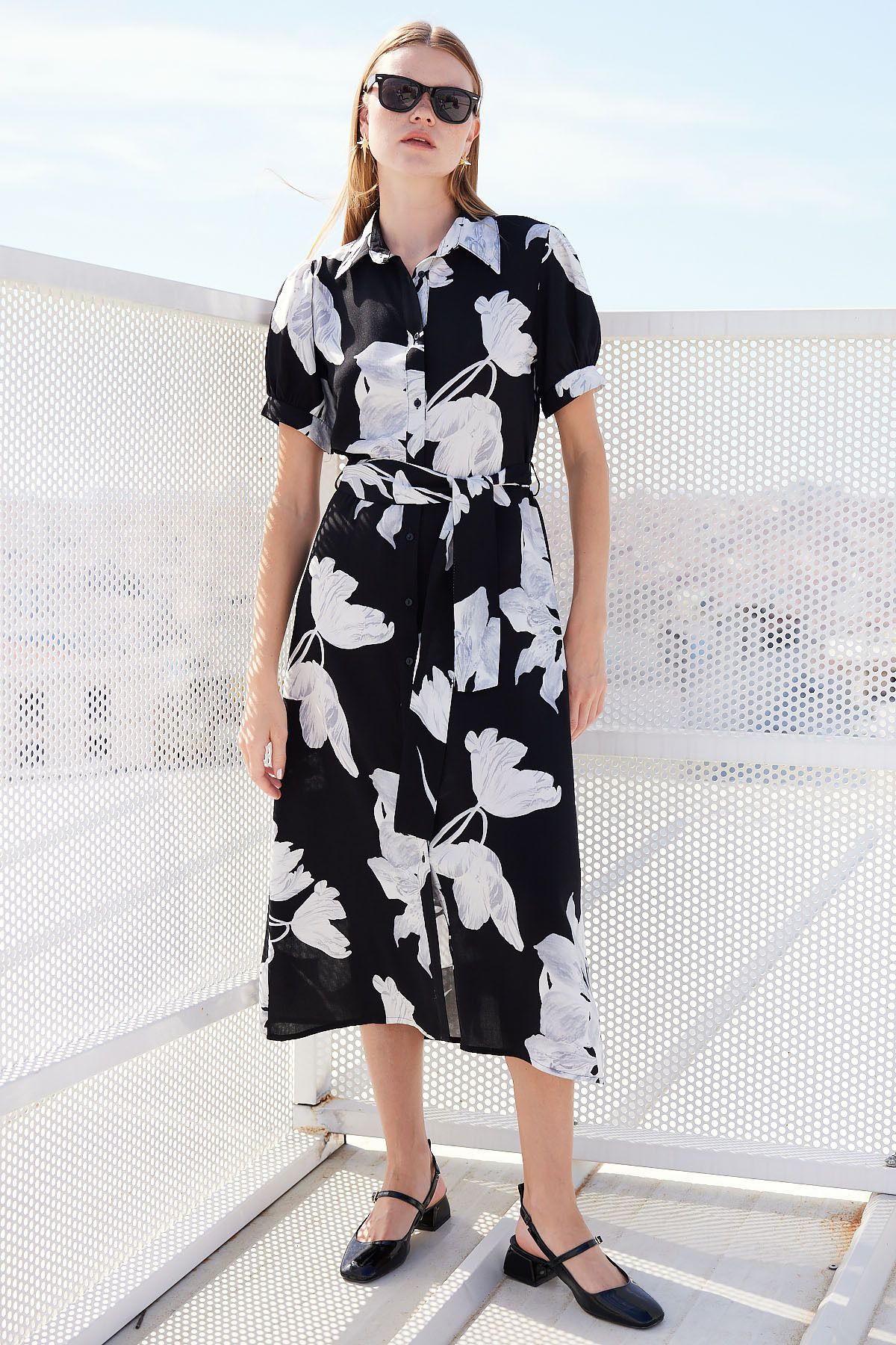 Bigdart-Modell 2213 - Schwarzes Kleid aus Viskose mit kurzen Ärmeln 5