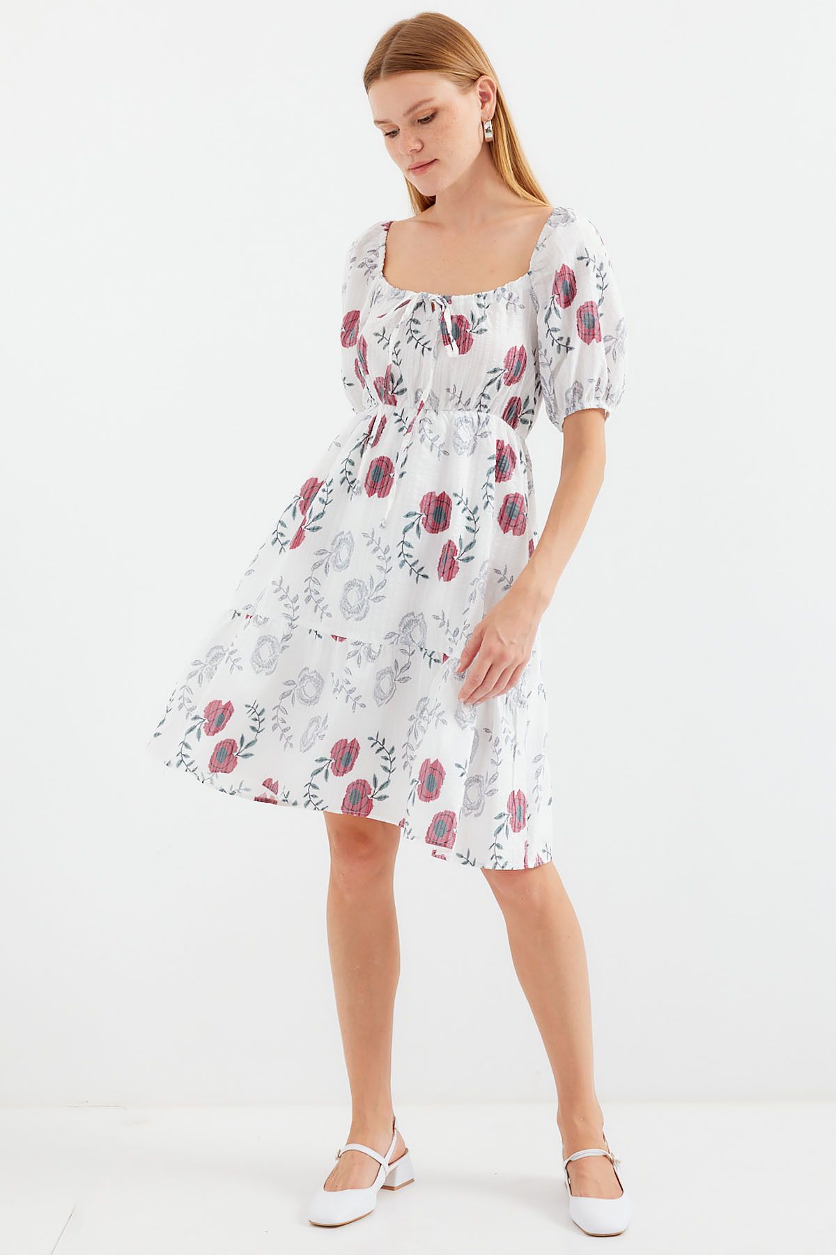 Bigdart-Gemustertes ausgestelltes Minikleid in Ecru, Modell 2508 2