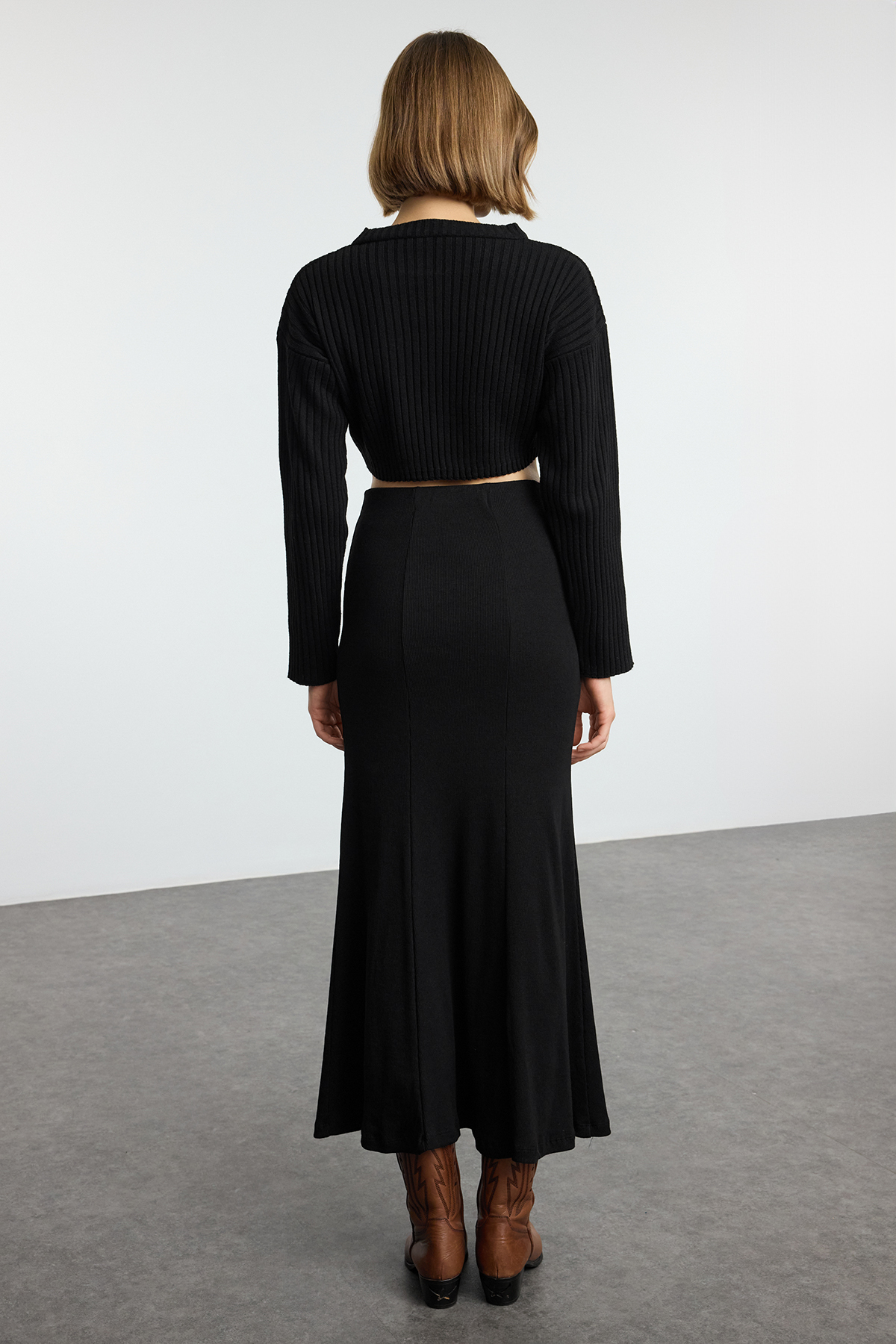 Trendyolmilla  Siyah Düz Dikiş Detaylı Maxi Esnek Balık Etek TWOSS24ET00089 - Görsel 5