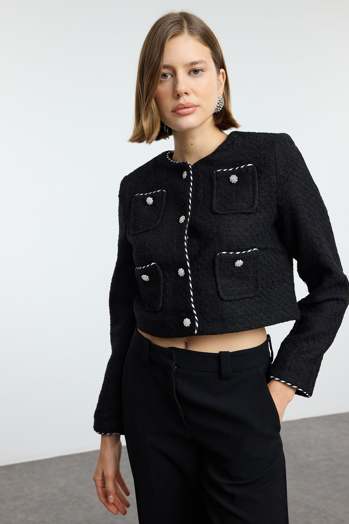 Trendyol Collection Kurtka Tkana W Limitowanej Edycji W Kolorze Czarnym Twoaw24ce00122 Kobieta - 36