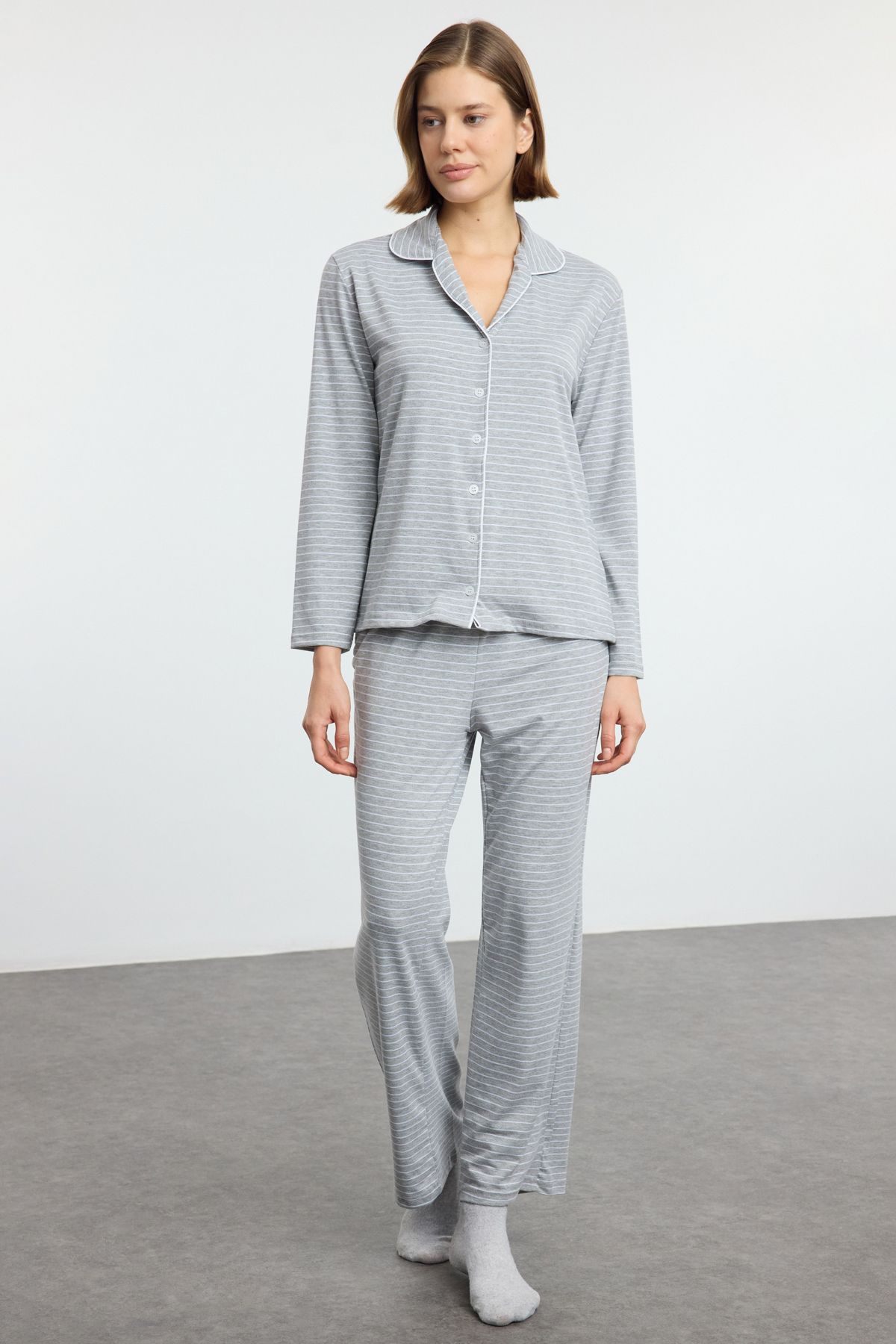 Trendyol Collection Viskose-pyjama-set Mit Grauen Melange-streifen Und Knöpfen – Paspelierung, Weich für Damen - M