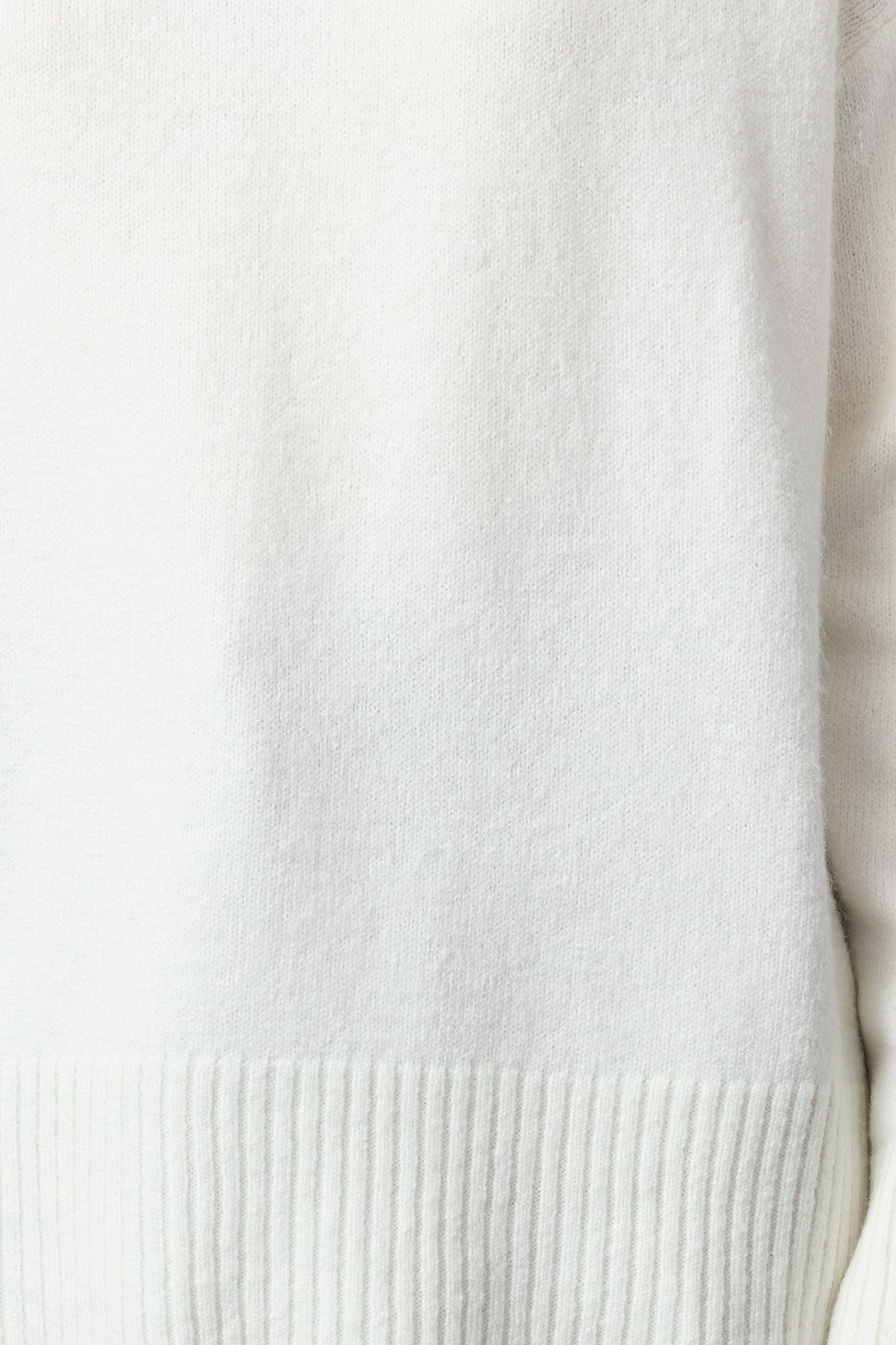 Trendyol Collection Měkký, texturovaný Wide Fit Ecru pletený svetr - stojáček Twoaw23kz00469