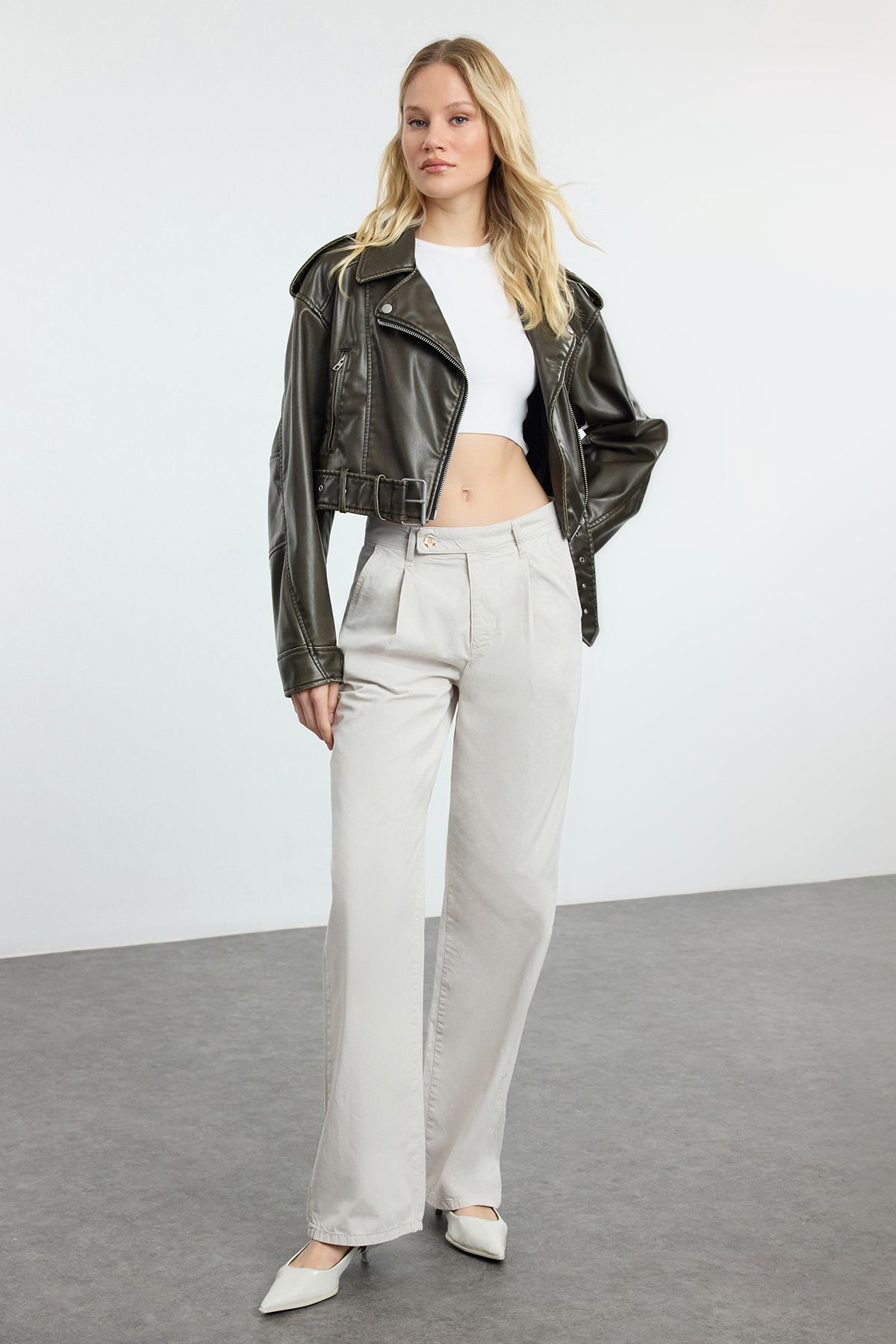 Trendyol Collection-Pantaloni largi plisați cu talie joasă - TWOAW25JE00247 1