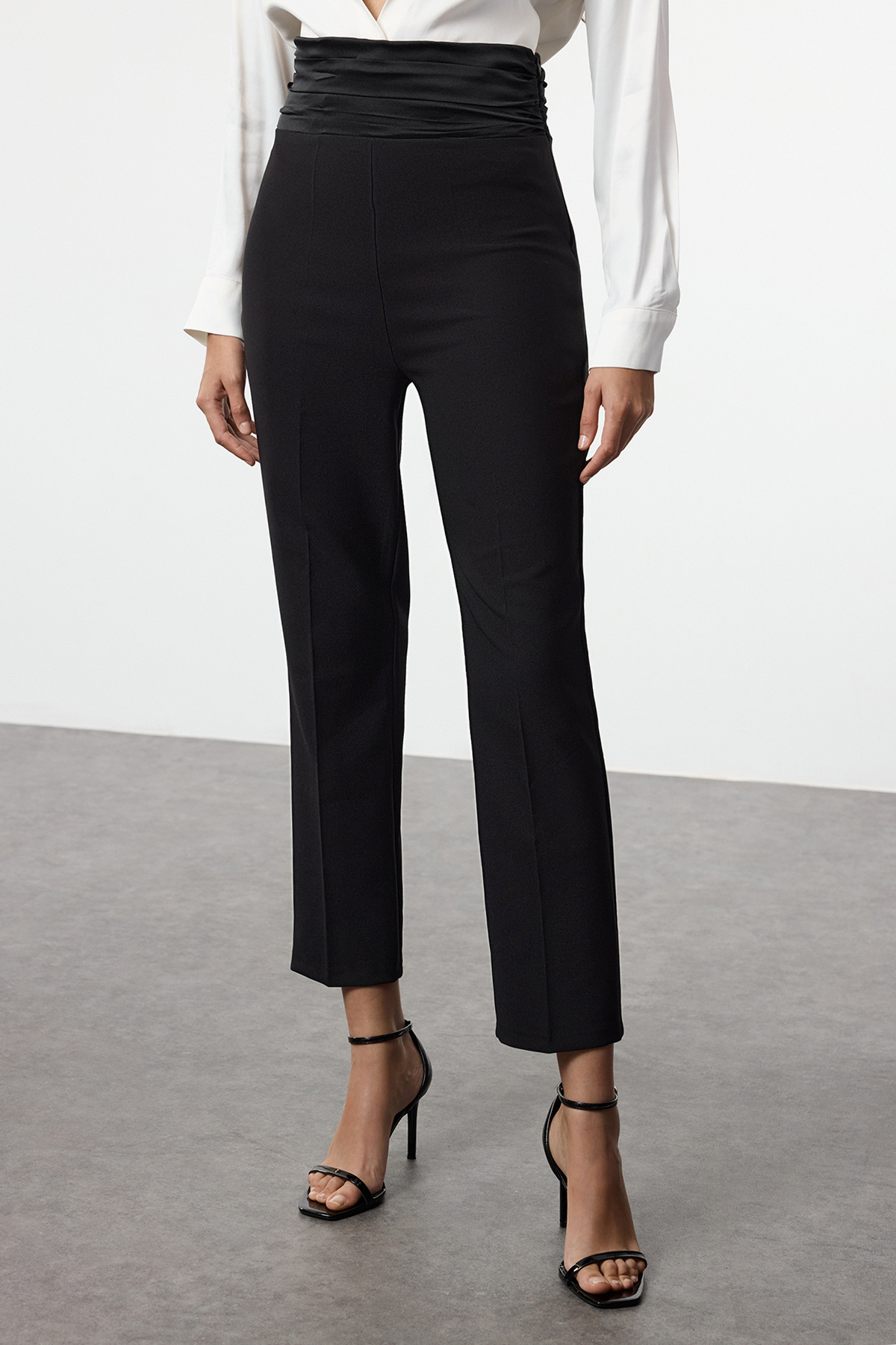 Trendyolmilla  Siyah Saten Nervür Şerit Detaylı Dokuma Pantolon TPRAW25PL00004 - Görsel 3