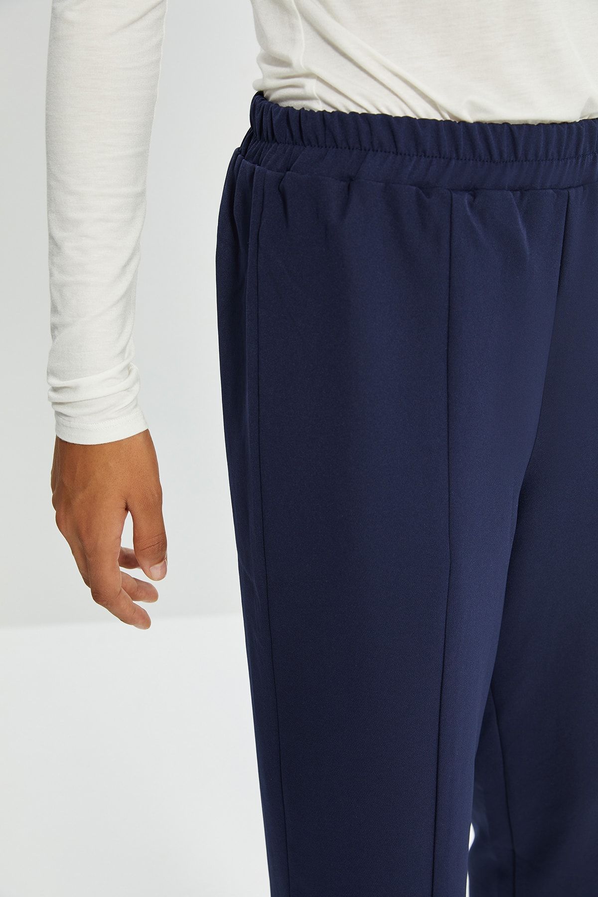 Trendyol Modest-Sötétkék elasztikus derékbordával részletes, egyenes szabású szövött nadrág TCTSS21PL0570 3