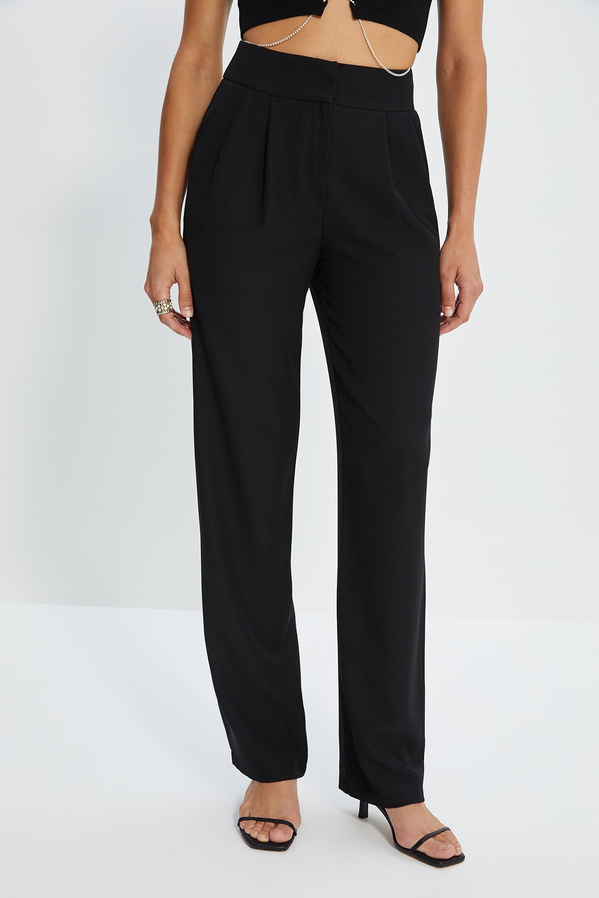  TRENDYOLM?LLA Siyah Straight/Düz Kesim Pilili Dokuma Pantolon