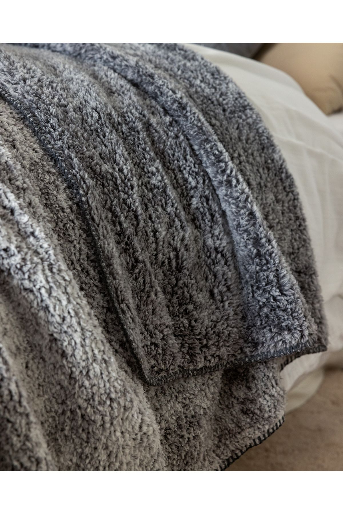 Madame Coco-Nord Gray Sherpa Blanket - Double 2