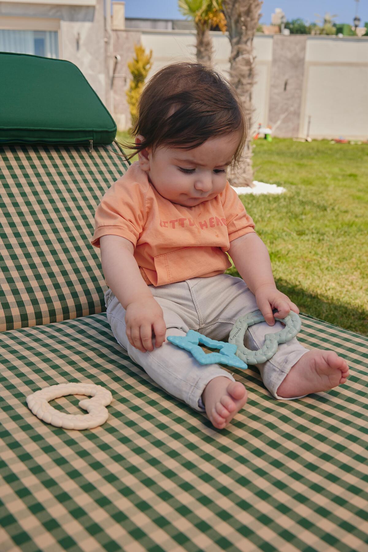 let's be child Yıldız Desenli Bebek Diş Kaşıyıcı Ekru fotoğrafı 3 (önizleme)