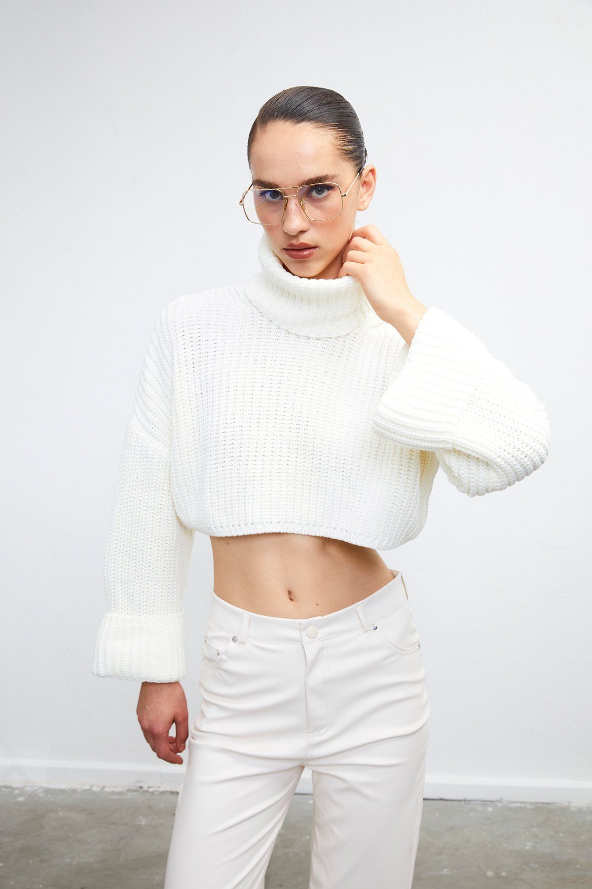 VATKALI-Turtleneck Crop Sweater Ecru 3