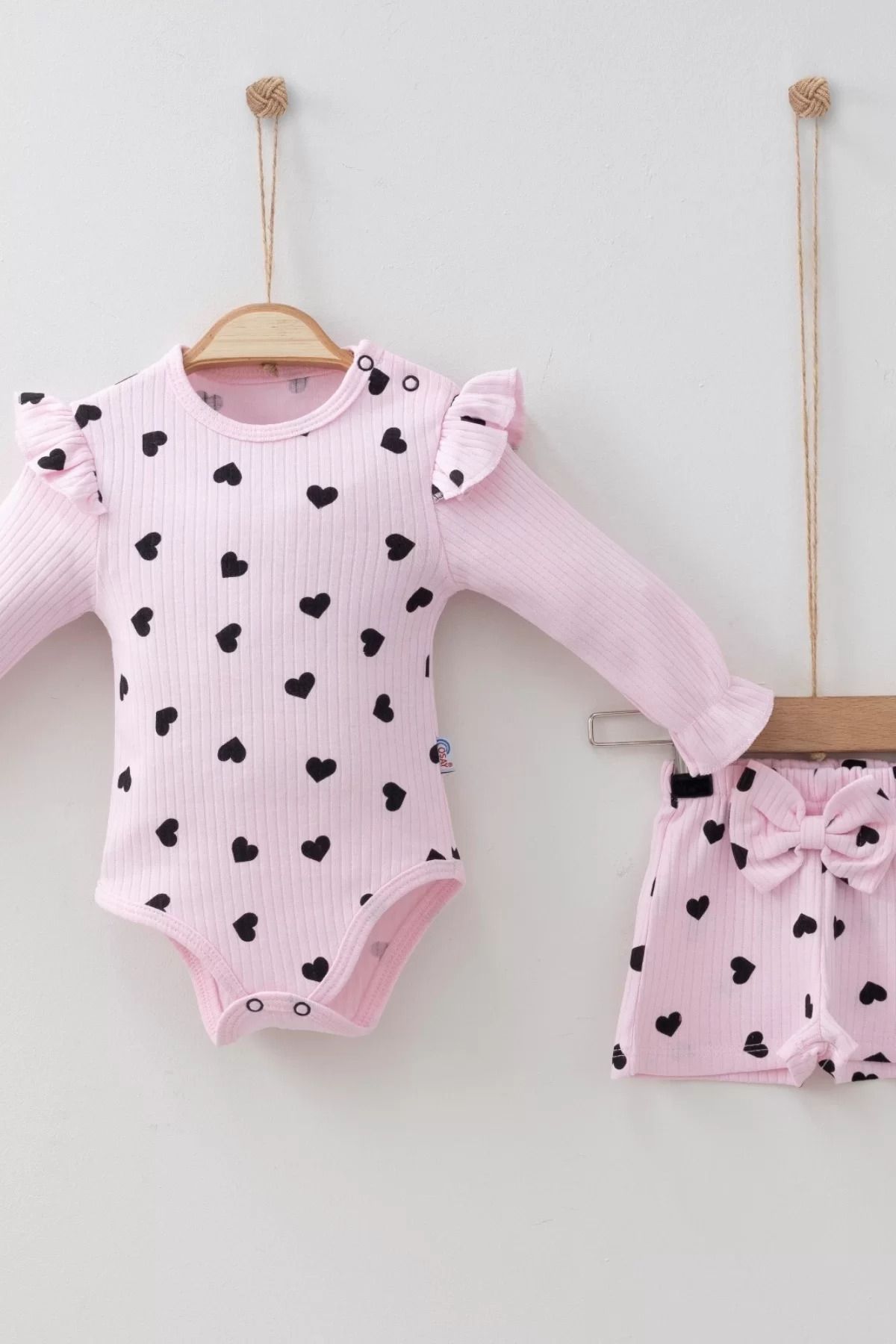 yusuftex Şortlu Kalp Desenli 2'li Kız Bebek Takımı