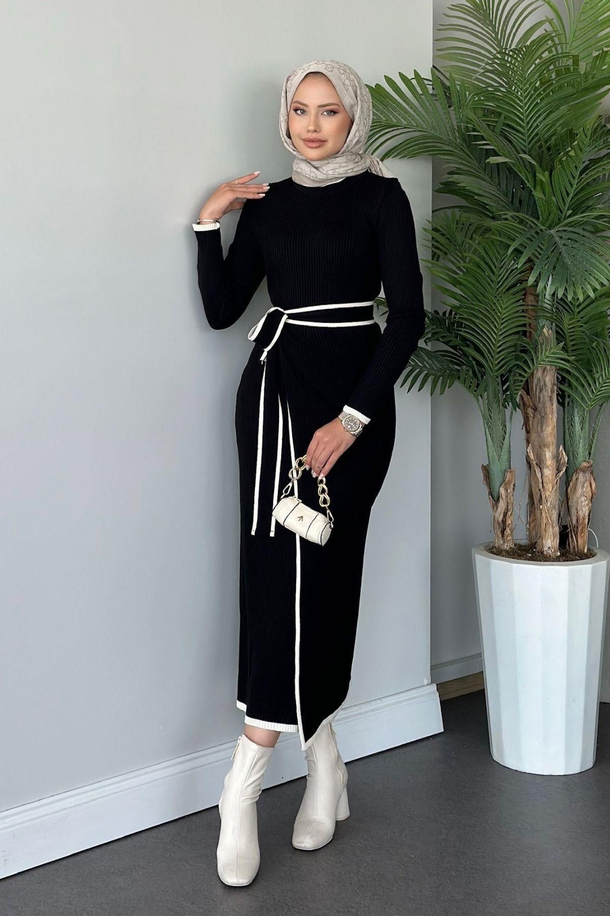 la robe de triko est noire