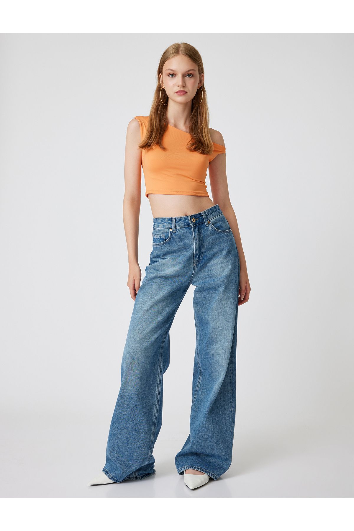 Koton Yeni Sezon Kayık Yaka Crop Üst Kolsuz Slim Fit