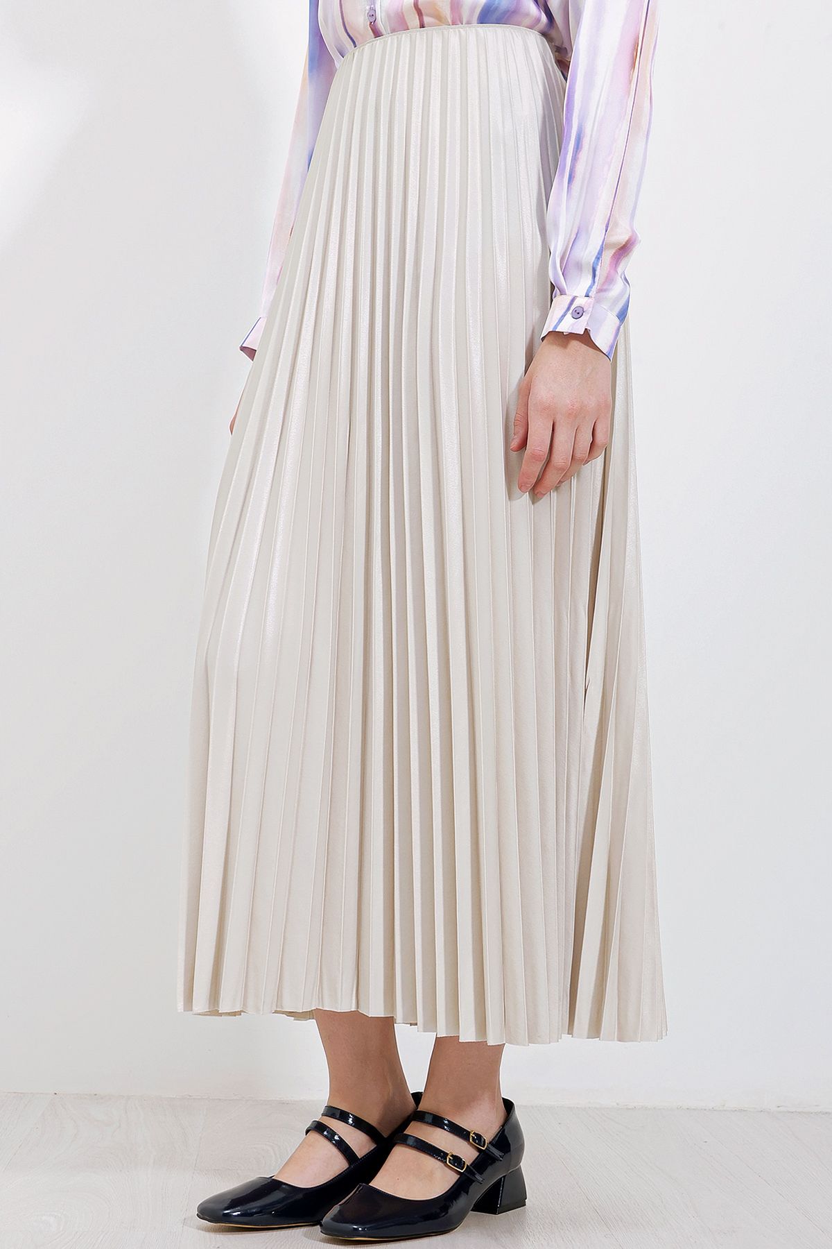 Bigdart-8009 Leather Look Pleated Skirt - Cream 4