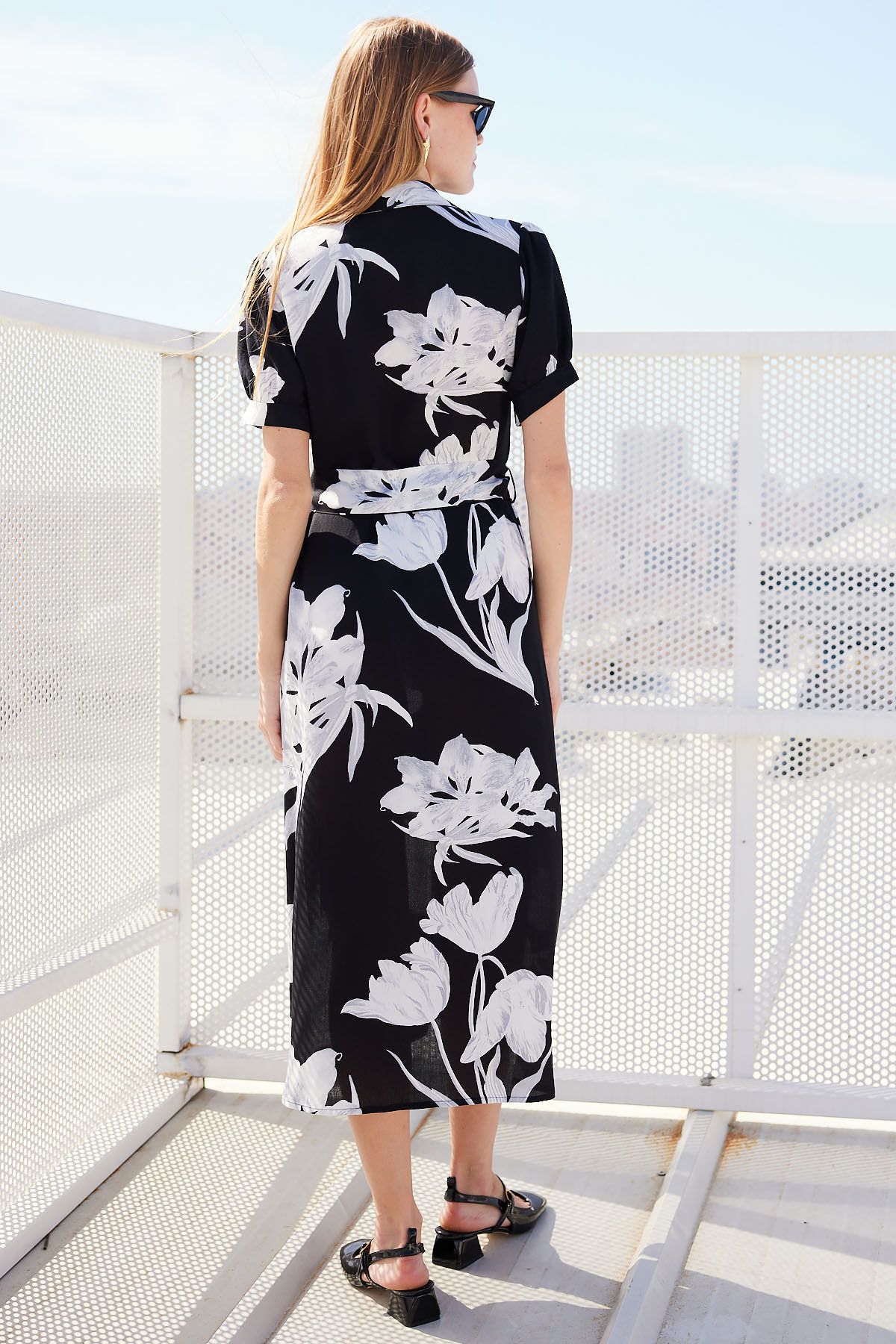 Bigdart-Modell 2213 - Schwarzes Kleid aus Viskose mit kurzen Ärmeln 7