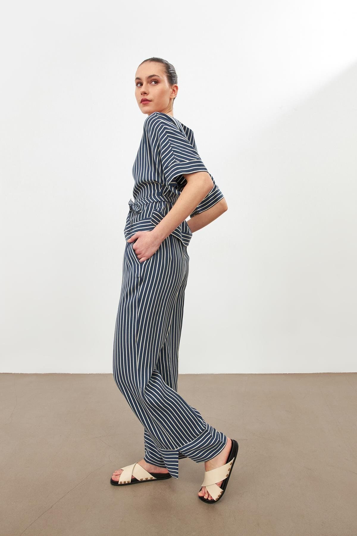 Setre-Navy Blue Tie-Up Detail Blouse and Slit Detail Loose Cut Striped Trousers Suit 4