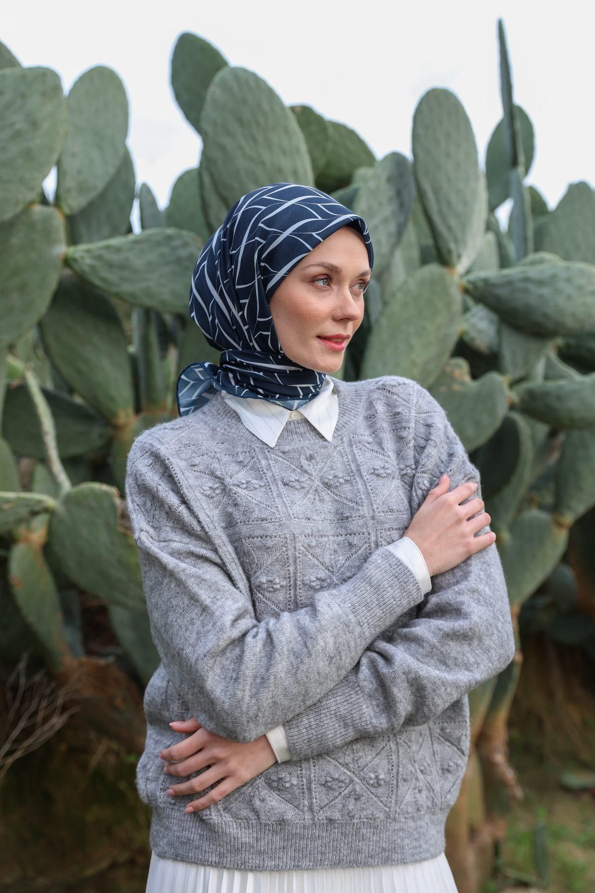 İpekhan-Evoline Pattern Soft Scarf Dark Navy 1168-06 3