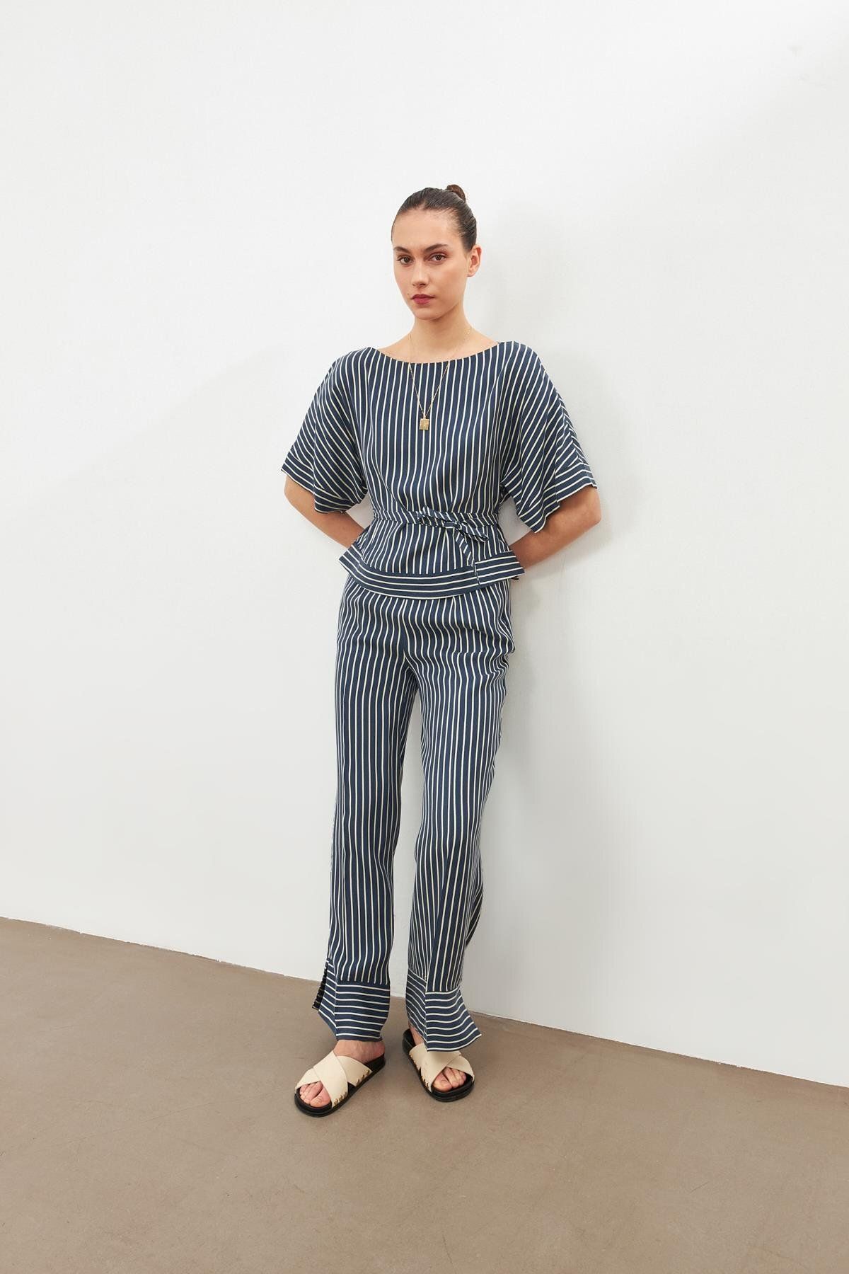 Setre-Navy Blue Tie-Up Detail Blouse and Slit Detail Loose Cut Striped Trousers Suit 5