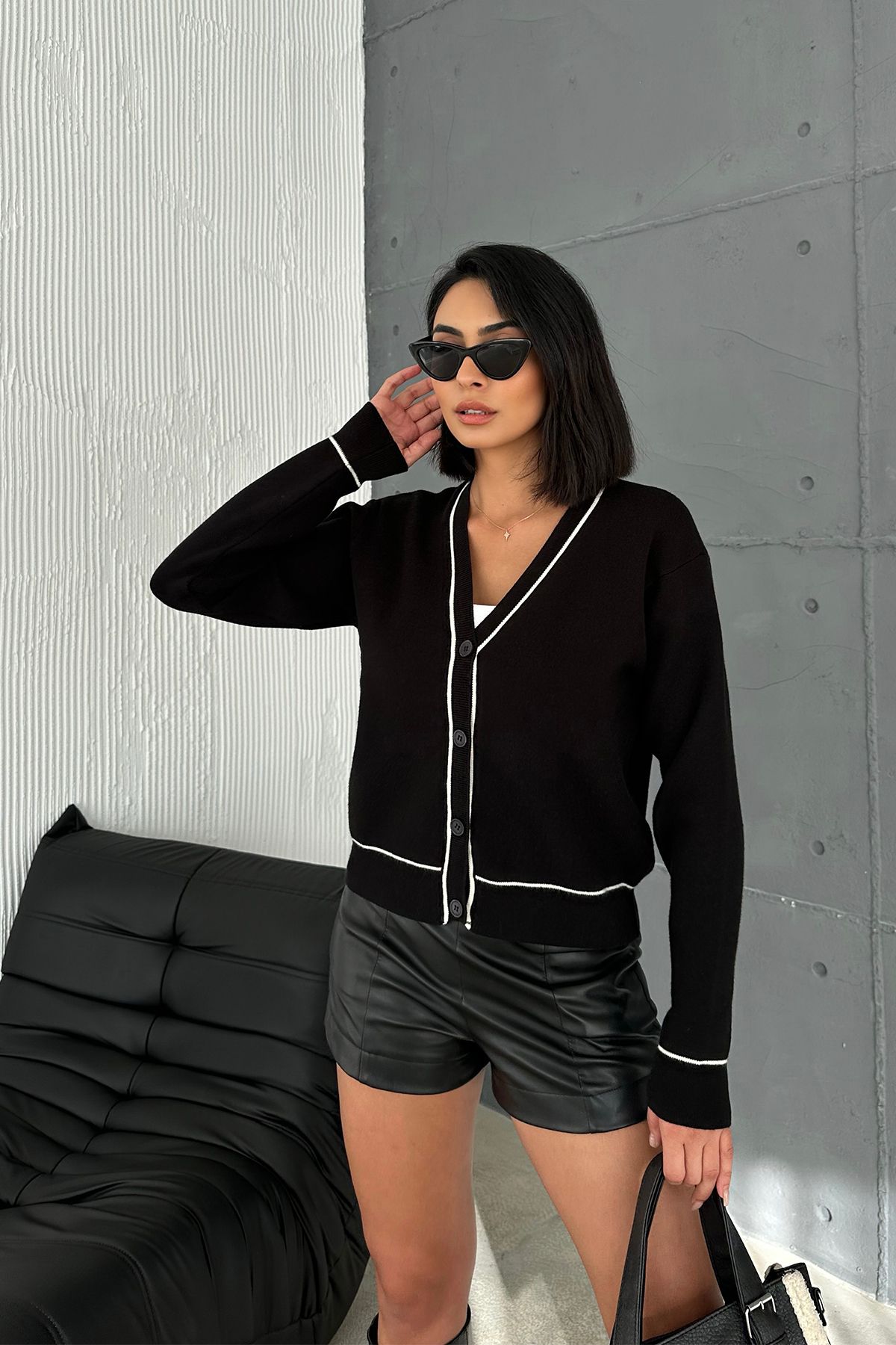 Ortaya Çık-Black Stripe Detailed Knitwear Cardigan 1