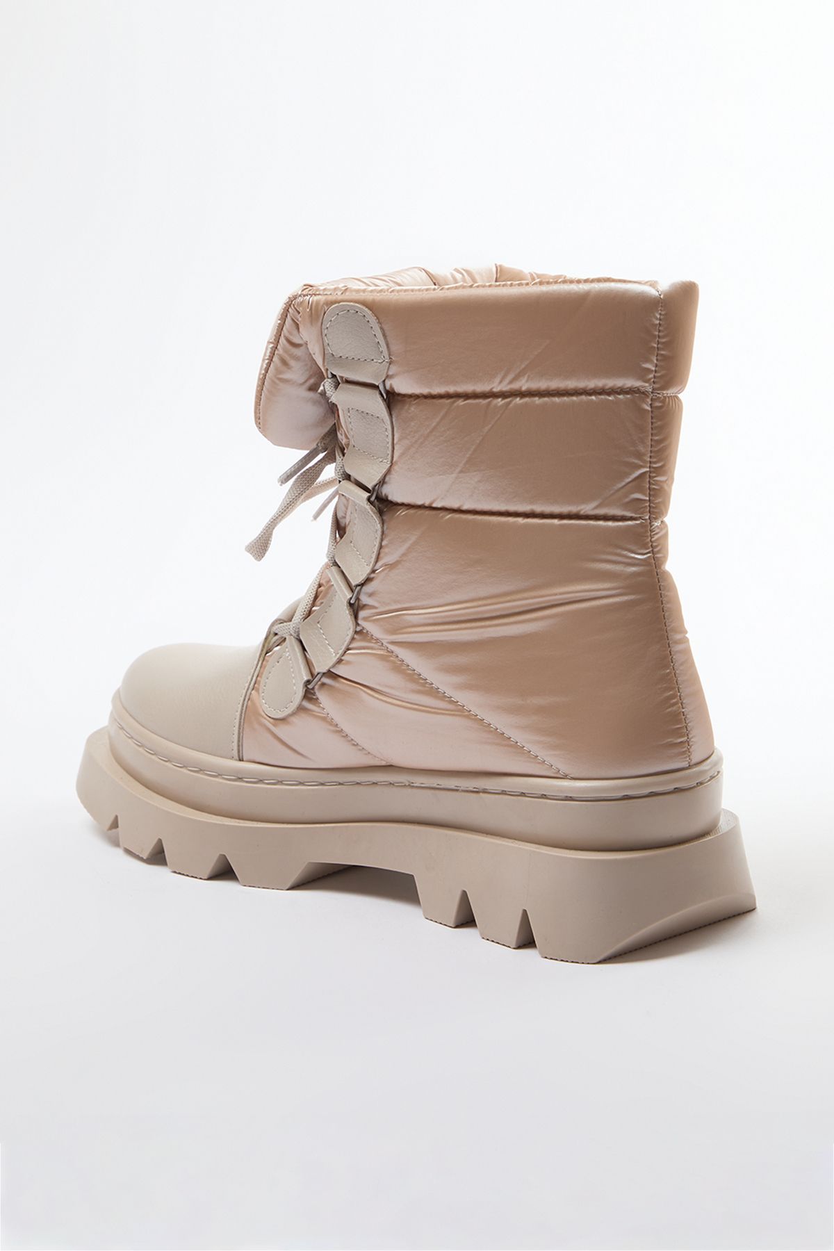 TRENDYOL SHOES-Beigefarbene, mit Pelz gefütterte, kurze Damenstiefel mit flachem Absatz TAKAW25BO00021 6