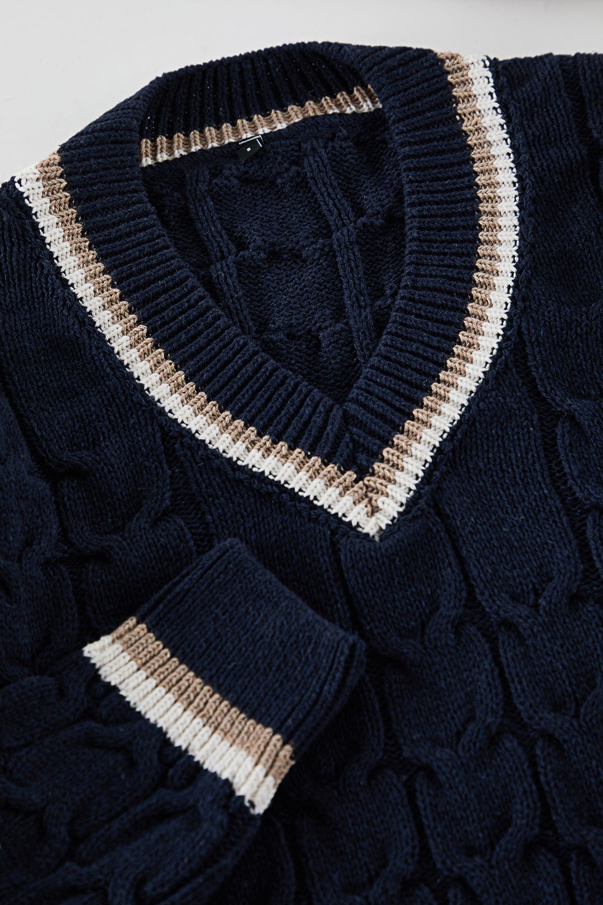 Trendyol Collection-Granatowy, dzianinowy sweter z dekoltem w kształcie litery V - TMNAW21KZ0403 7