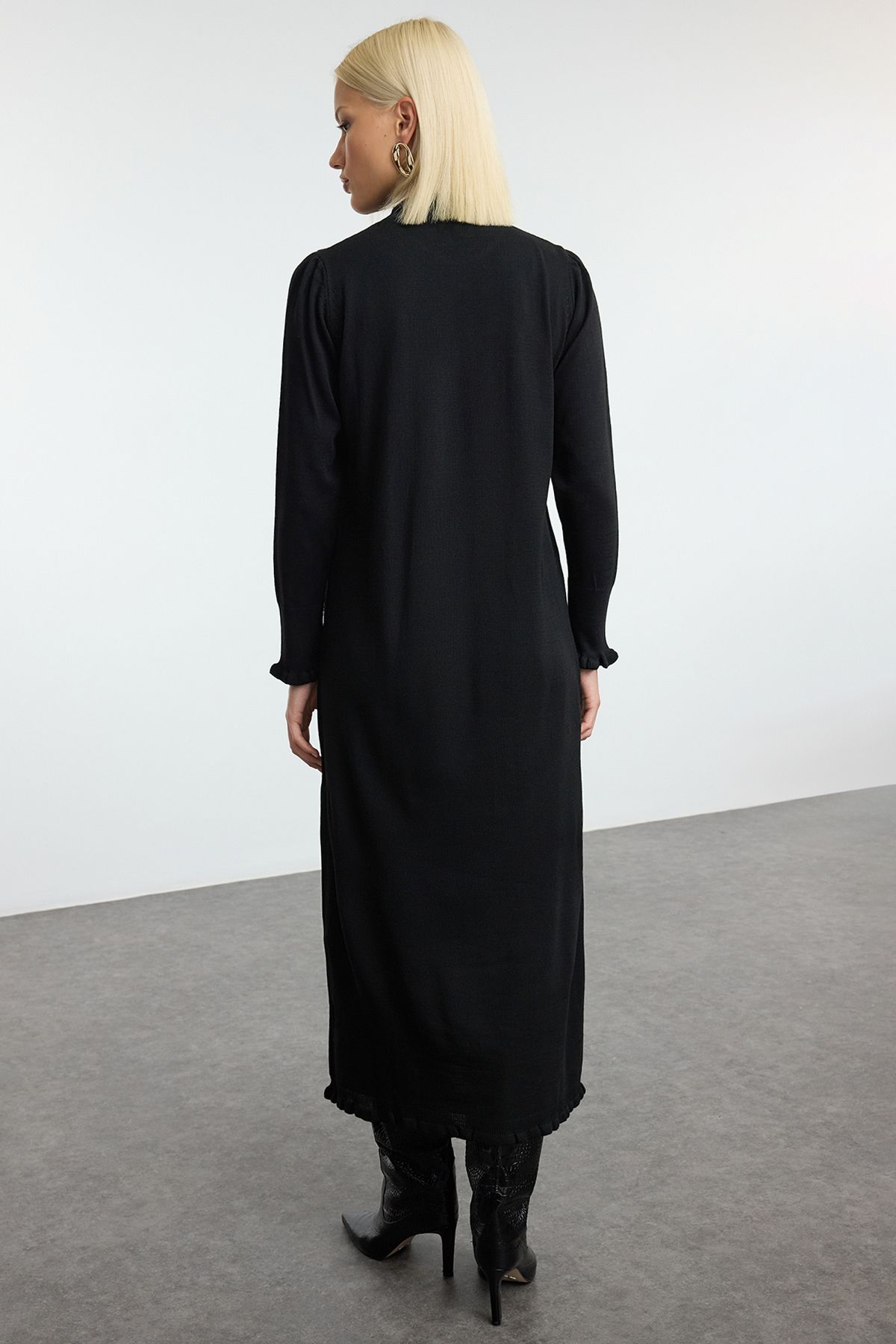 Trendyol Modest-Чорна трикотажна сукня з оборками та детальним приталеним коміром-стійкою TCTAW25EB00134 5