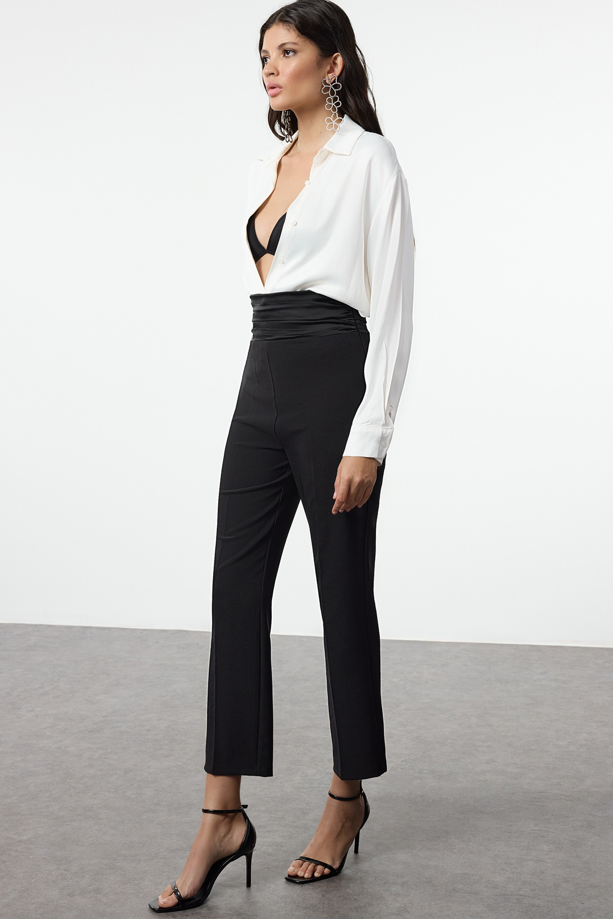 Trendyolmilla  Siyah Saten Nervür Şerit Detaylı Dokuma Pantolon TPRAW25PL00004 - Görsel 2