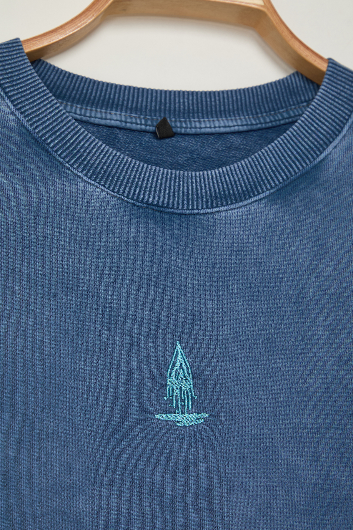  Trendyolmilla Man Indigo Oversize/Geni? Kesim %100 Pamuk Soluk Efektli Mistik Temal? Sweatshirt