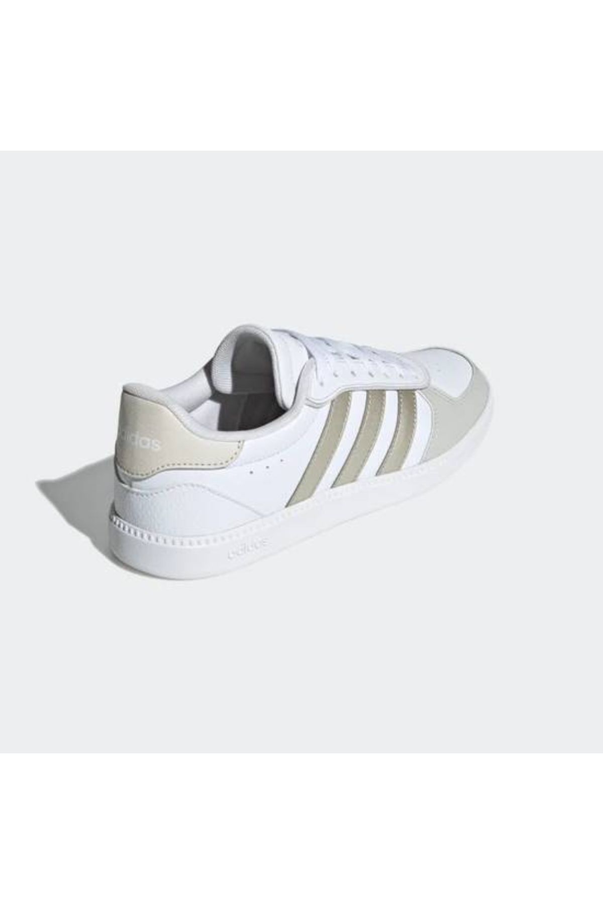 اسنیکر سفید زنانه براق اورجینال adidas