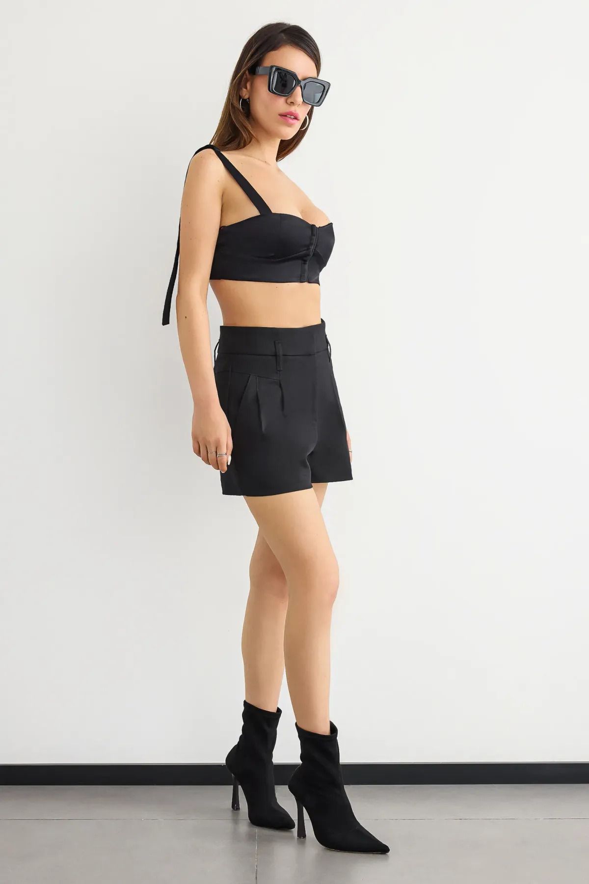 Hiccup-Pleated High Waist Shorts 3