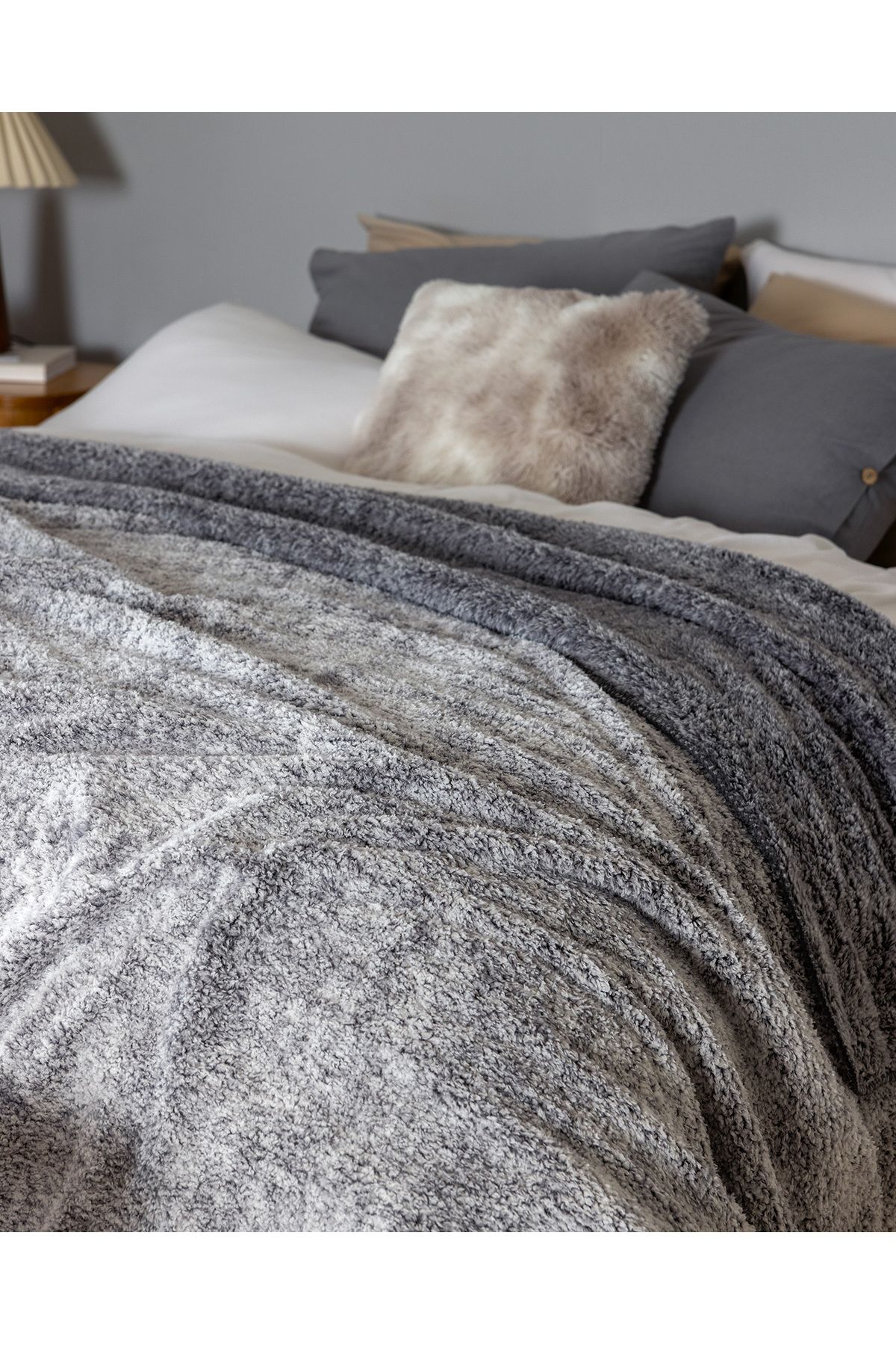 Madame Coco-Nord Gray Sherpa Blanket - Double 3