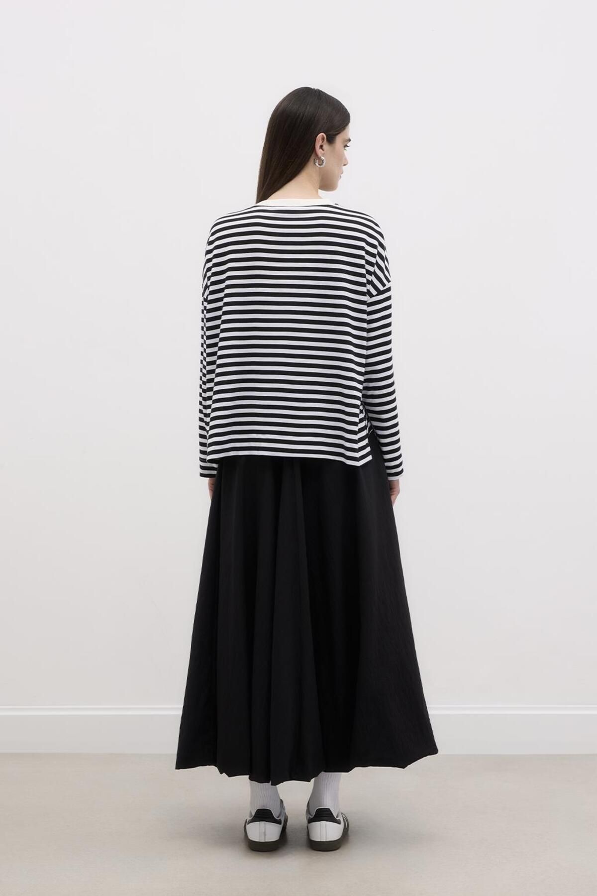 KADRİYE BAŞTÜRK-Black Cotton Knitted - Striped and Slit Crop Blouse 4