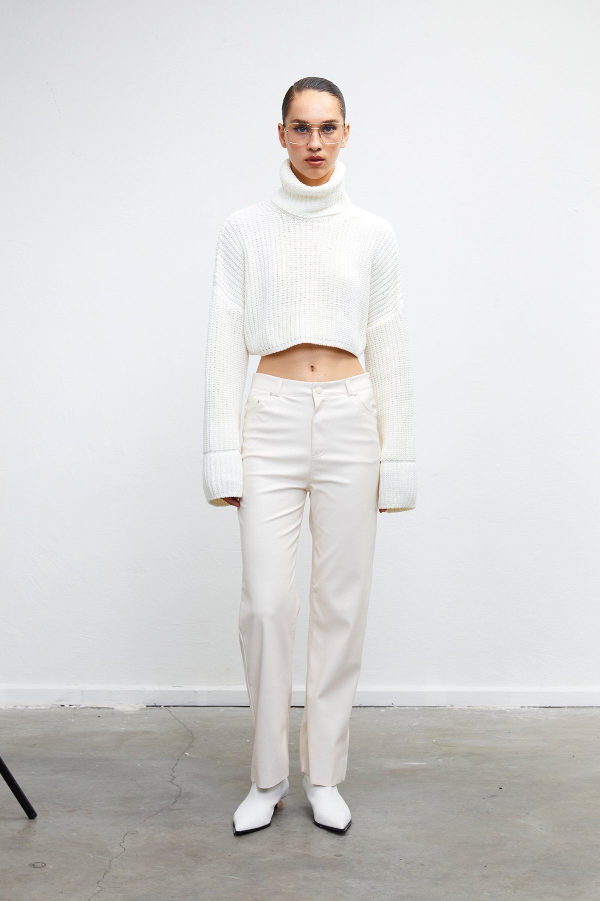 VATKALI-Turtleneck Crop Sweater Ecru 4