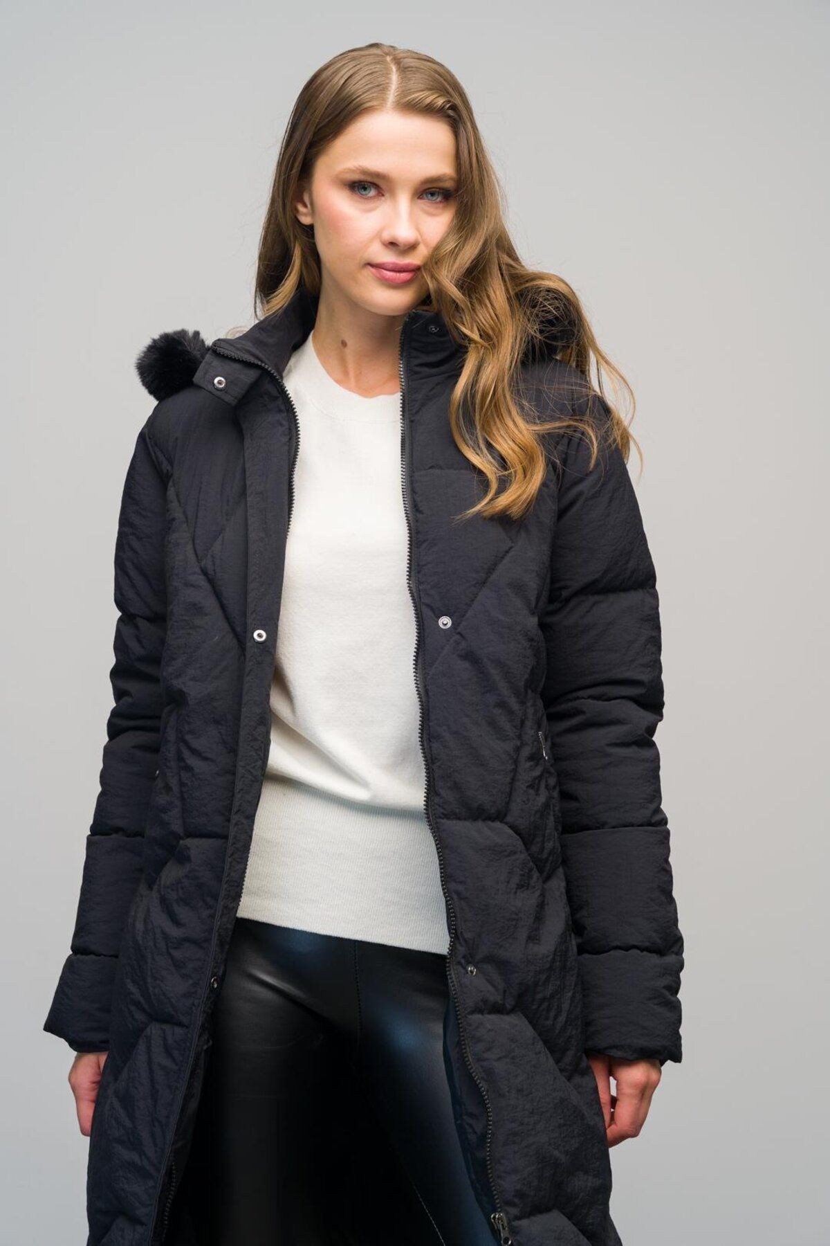 Olcay-Patterned Quilted Coat - Detachable Fur and Hood, Black 6620 6