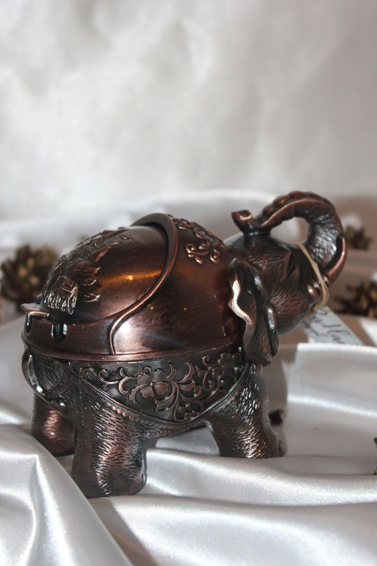 RaHan-ashtray metal ashtray with Elephant Figure 2
