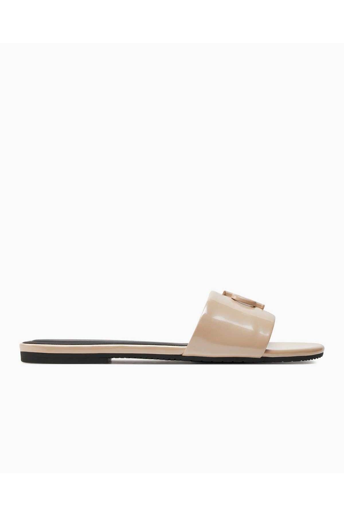Calvin Klein Lapos szandál logóval