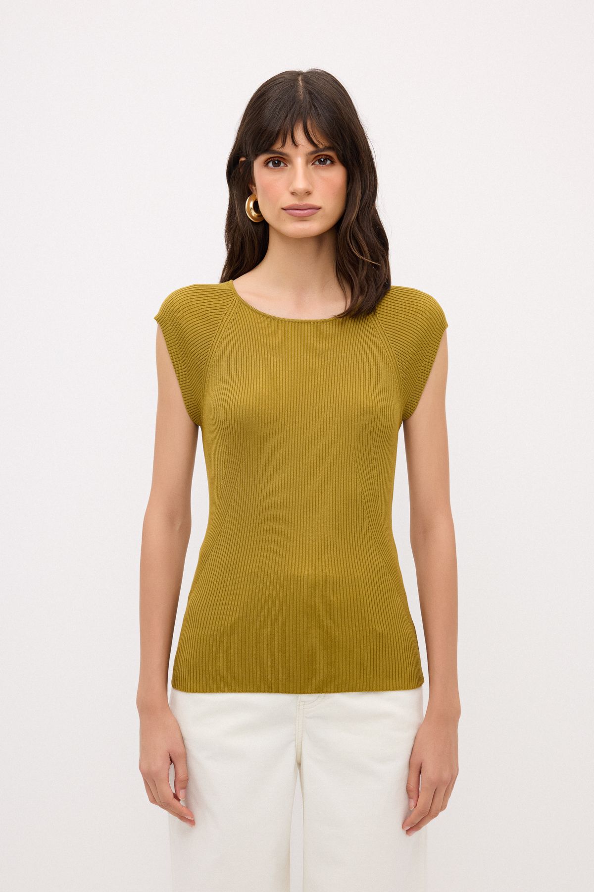 adL-Boat Neck Sleeveless Blouse 1