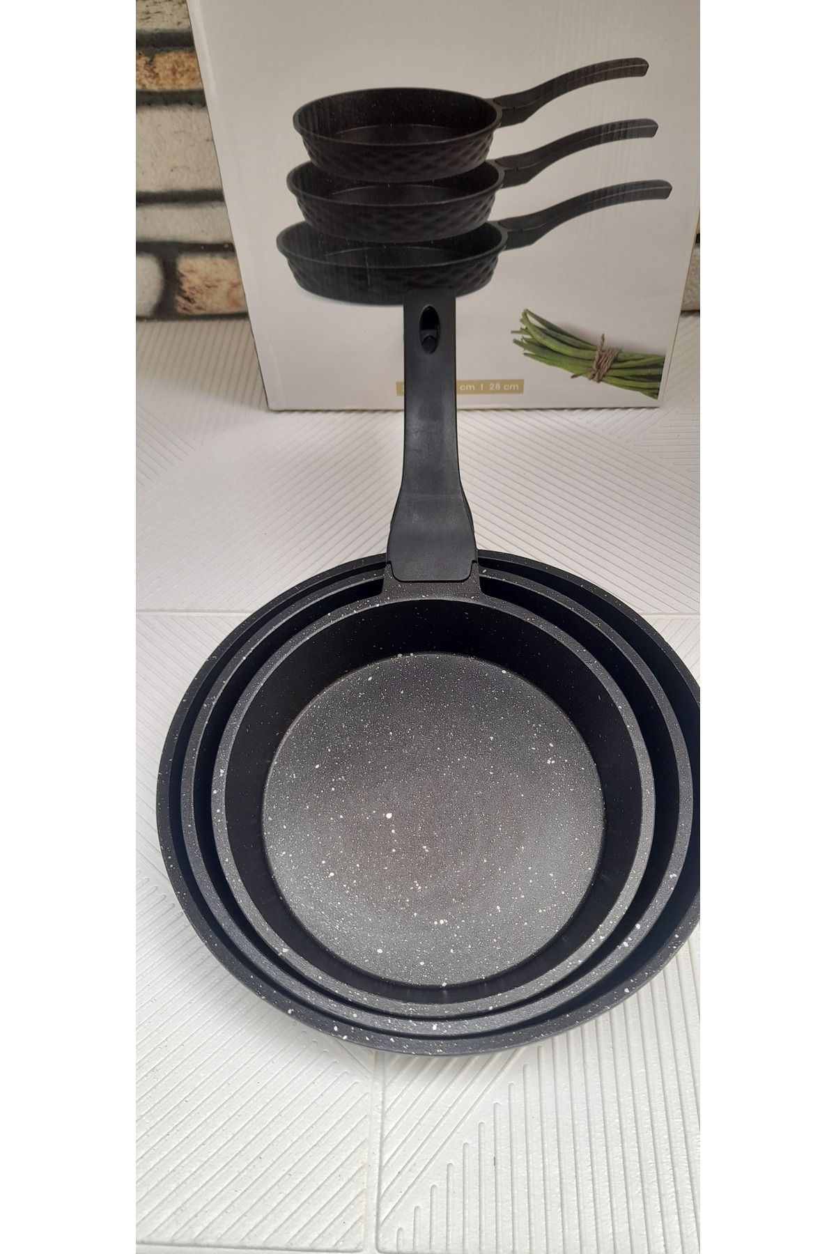 AROW-3-Piece Cast Pan Set 20/24/28 cm Fireproof Non-Stick Granite Set 2