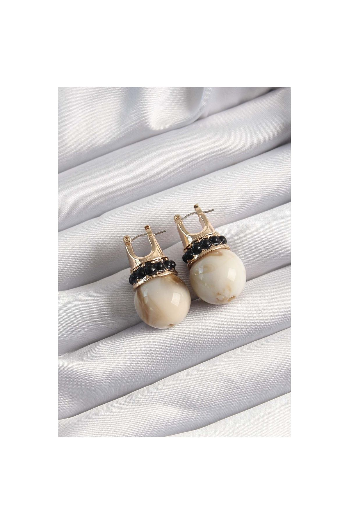 Skygo-Brass Gold Color Black Stone Beige Marble Patterned Earrings - Tj-Bko9516 1