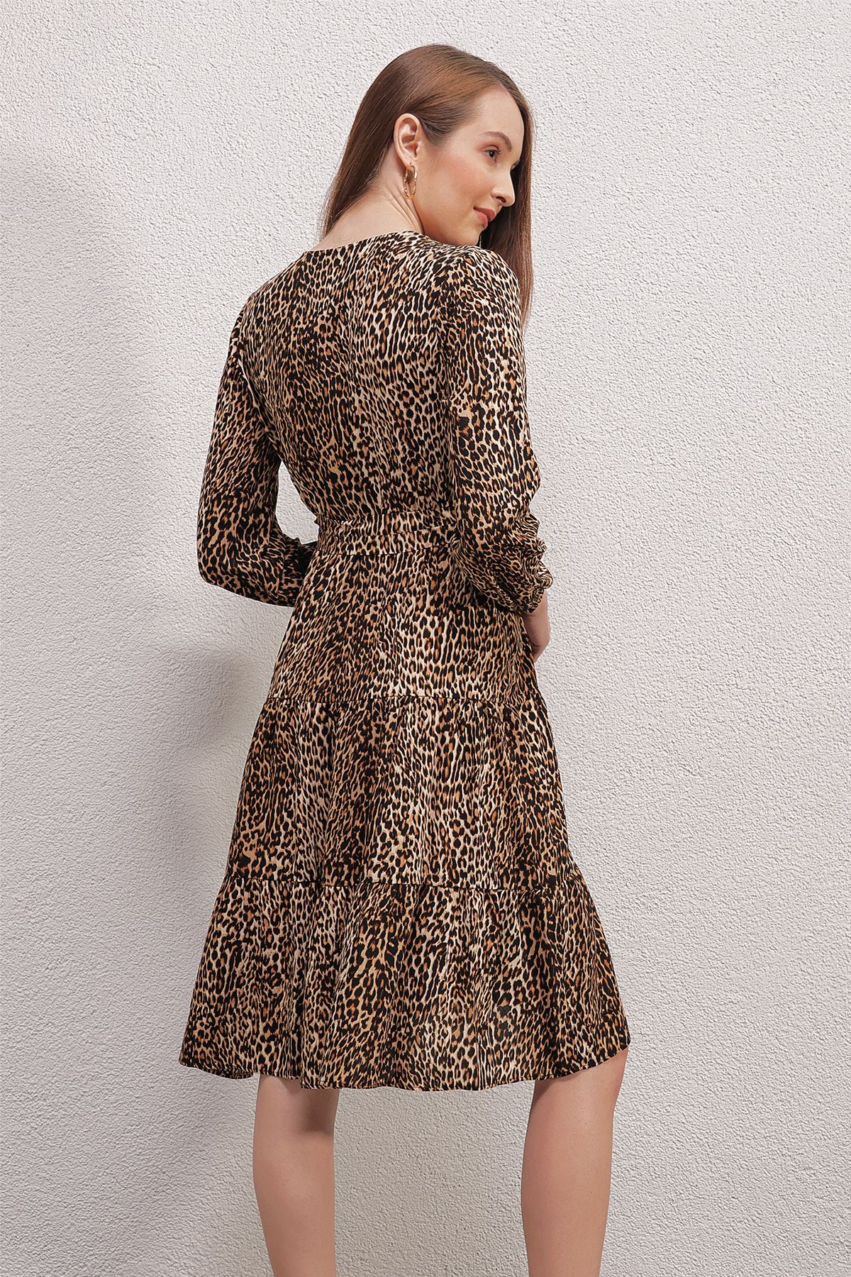 Bigdart-Weißes Kleid mit zweireihigem Kragen, Modell 2320 6