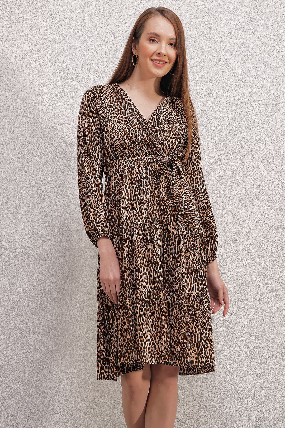 Bigdart-Weißes Kleid mit zweireihigem Kragen, Modell 2320 1
