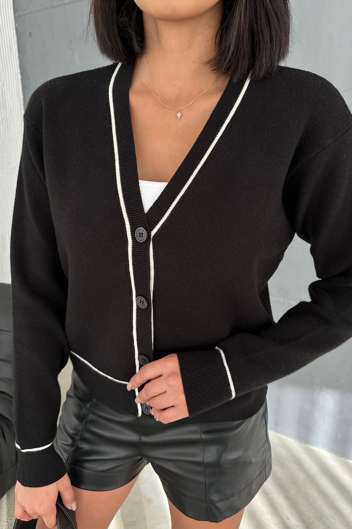 Ortaya Çık-Black Stripe Detailed Knitwear Cardigan 2