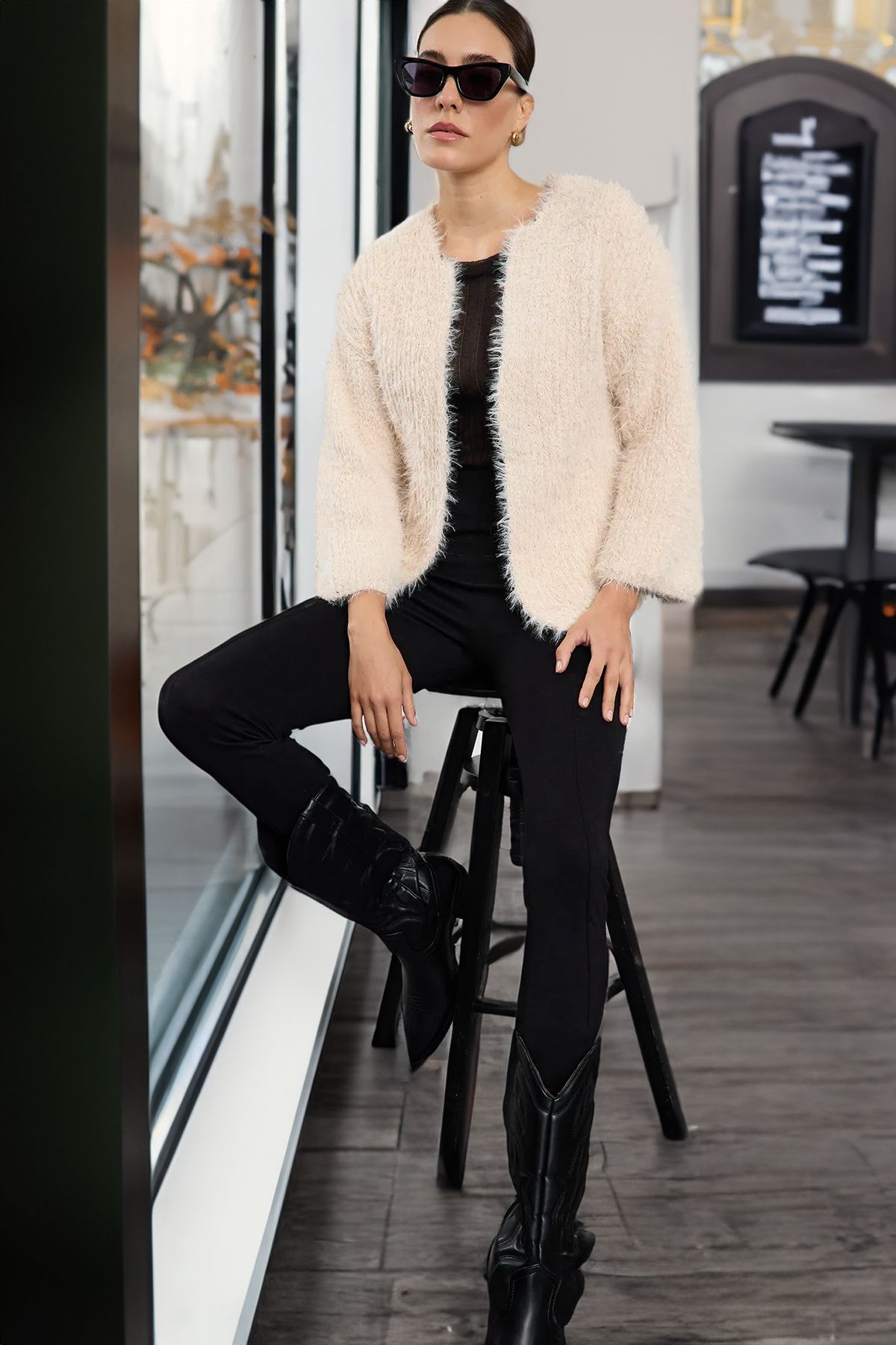 Trendyol Collection Beżowy Sweterek Z Dzianiny - Wygląd Płaszcza Z Piór Kobieta - S