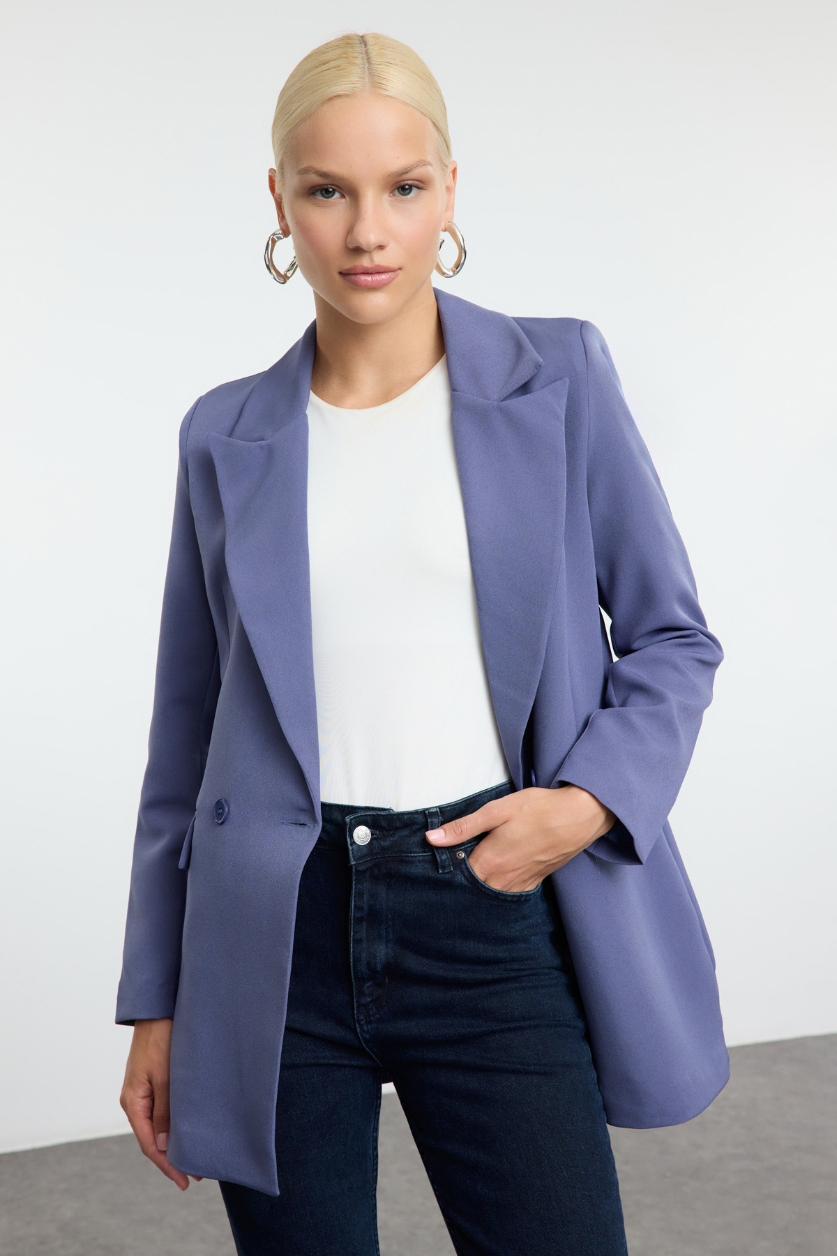 Kolekcia Trendyol Blazer s indigo podšívkou a dvojitým zapínaním TWOSS20CE0059