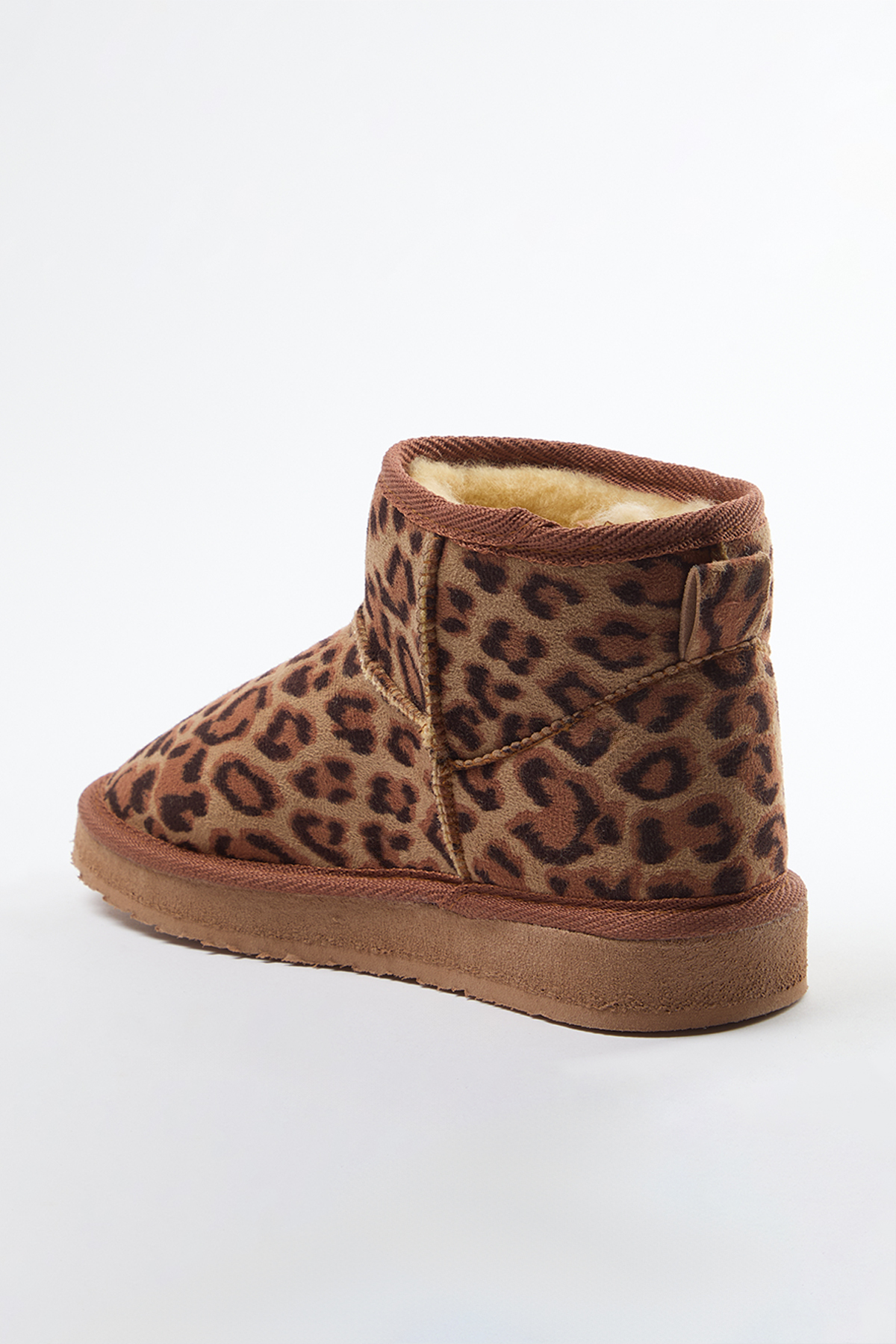 TRENDYOL SHOES Damenstiefel mit Leopardenmuster, Fell innen, runder Zehenbereich, flacher Plateauabsatz, TAKAW25BO00029