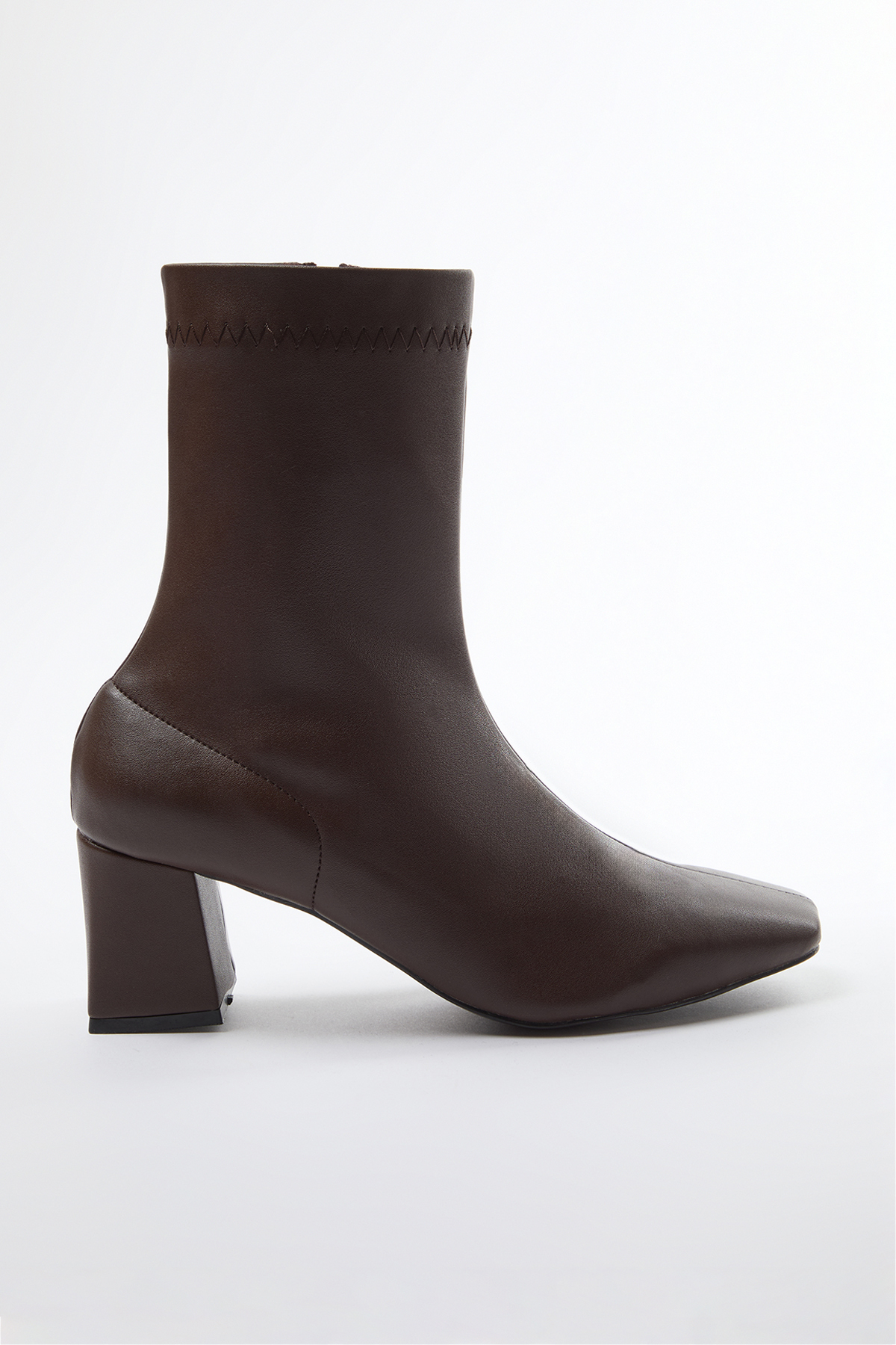 TRENDYOL SHOES Barna sztreccs cipzáras női blokksarkú csizma TAKAW25BO00001