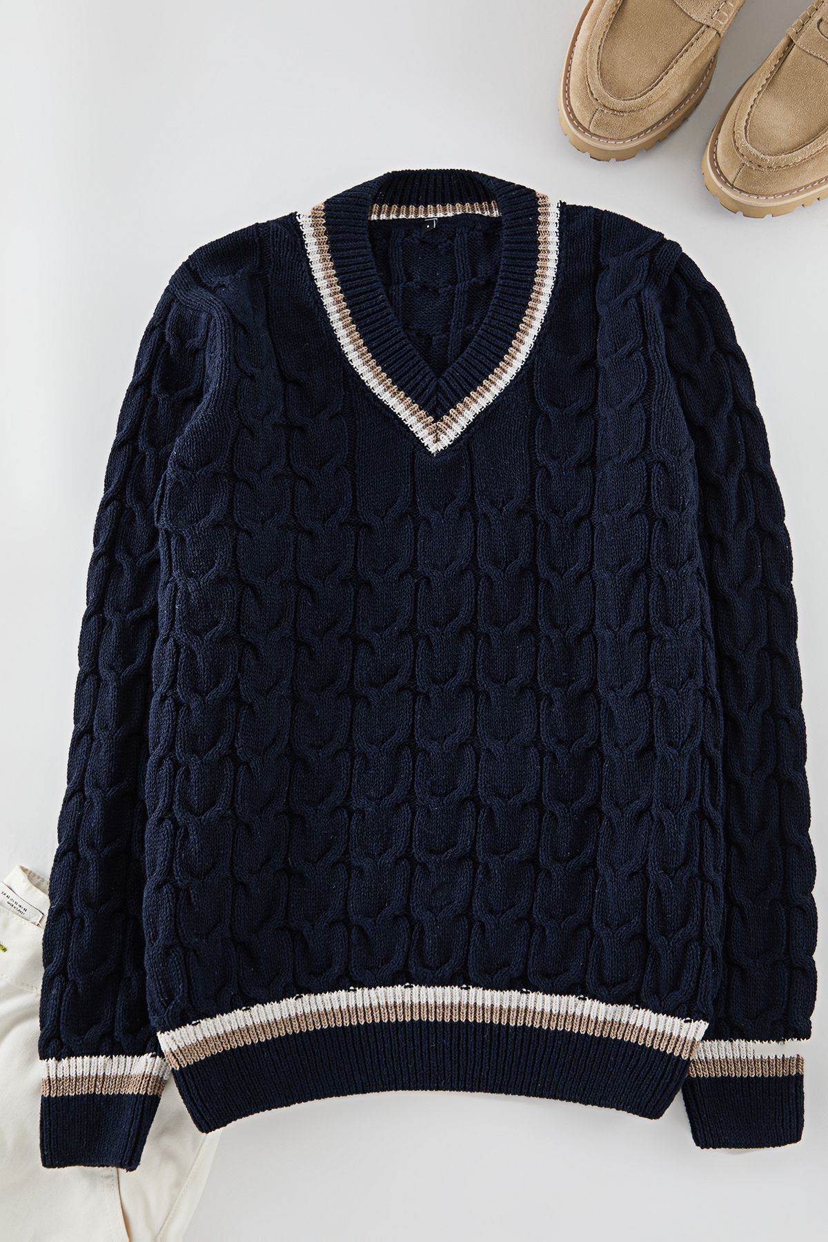 Trendyol Collection-Granatowy, dzianinowy sweter z dekoltem w kształcie litery V - TMNAW21KZ0403 6