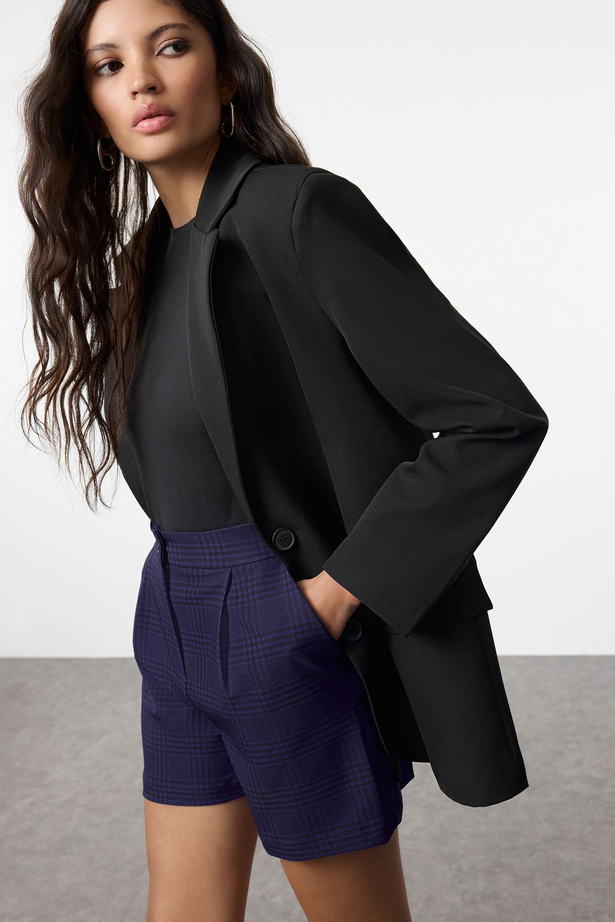 Trendyol Collection-Námořnické modré kostkované městské tkané šortky Twoaw25Sr00041 2